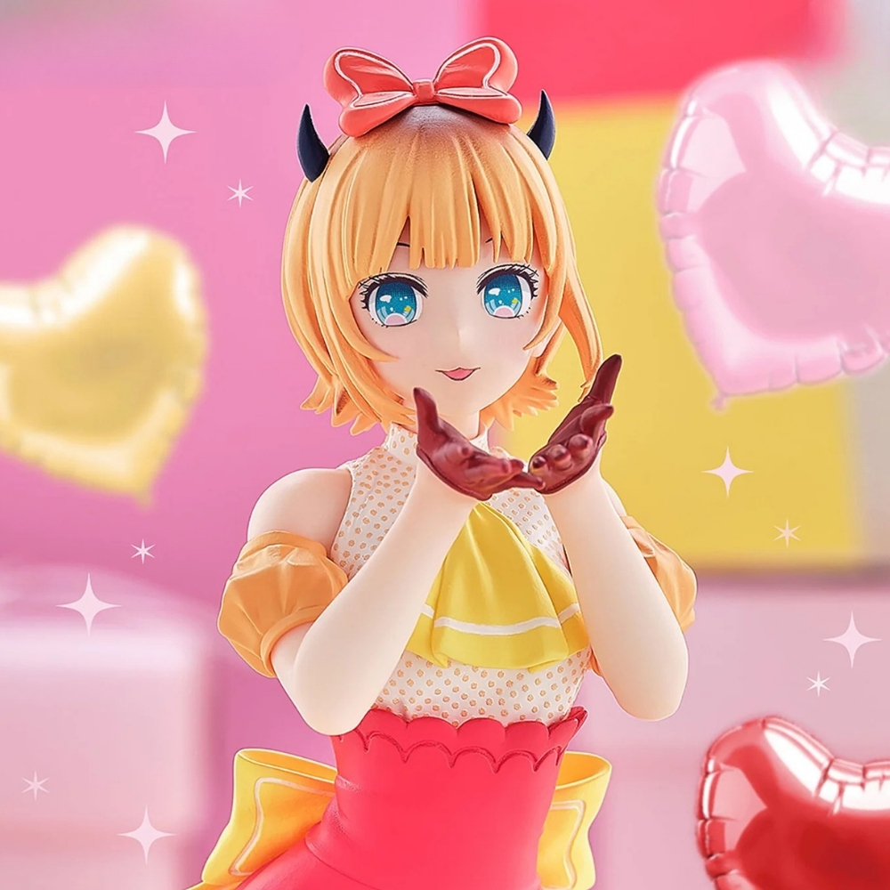 Anime-Figur mit orangefarbenem Haar, roter Schleife und Hörnern. Rosa und gelbe Herzballons im Hintergrund, Hände ausgestreckt.