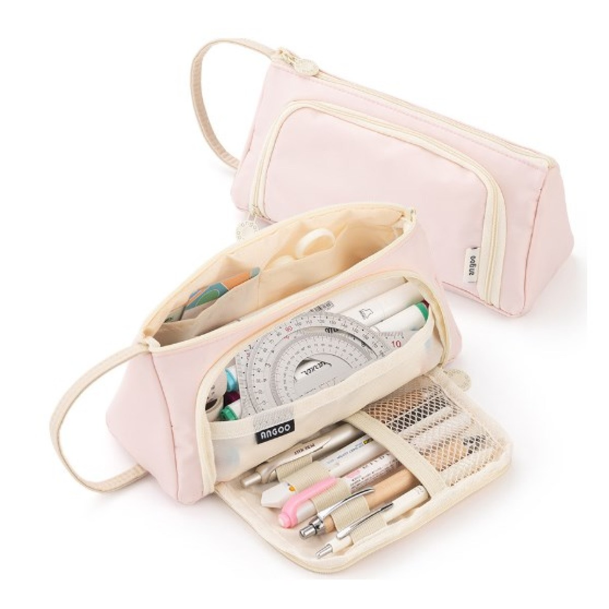 Zwei rosa Federmäppchen, eines offen mit Stiften, einem Winkelmesser und anderem Zubehör. Das andere ist geschlossen. Beide haben beige Reißverschlüsse.