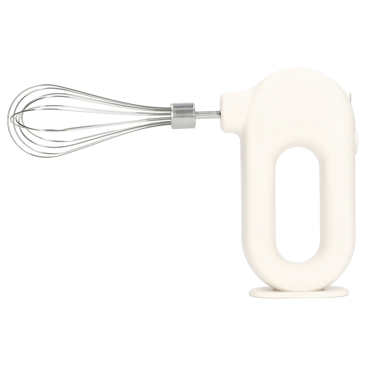 Ein cremefarbener elektrischer Handmixer mit einem Schneebesenaufsatz aus Edelstahl, vor weißem Hintergrund.
