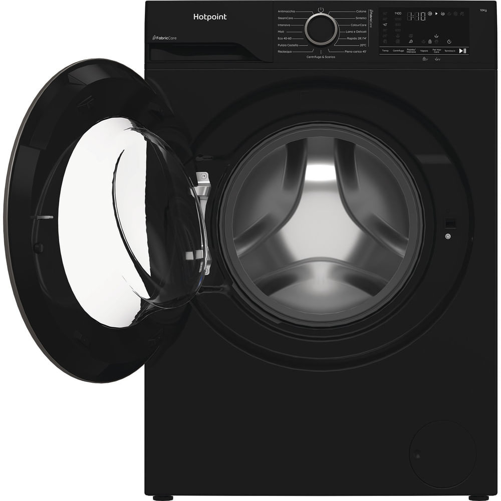 Una lavatrice Hotpoint nera con la porta aperta. Il pannello di controllo è sul lato destro. La porta è trasparente.