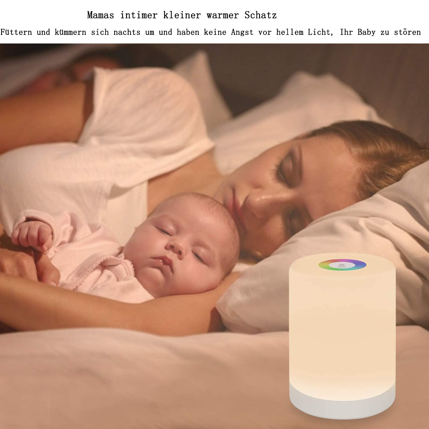 Eine schlafende Mutter hält ein Baby. Rechts ist eine Lampe. Die Szene deutet auf Nachtpflege hin, mit Text auf Deutsch oben.
