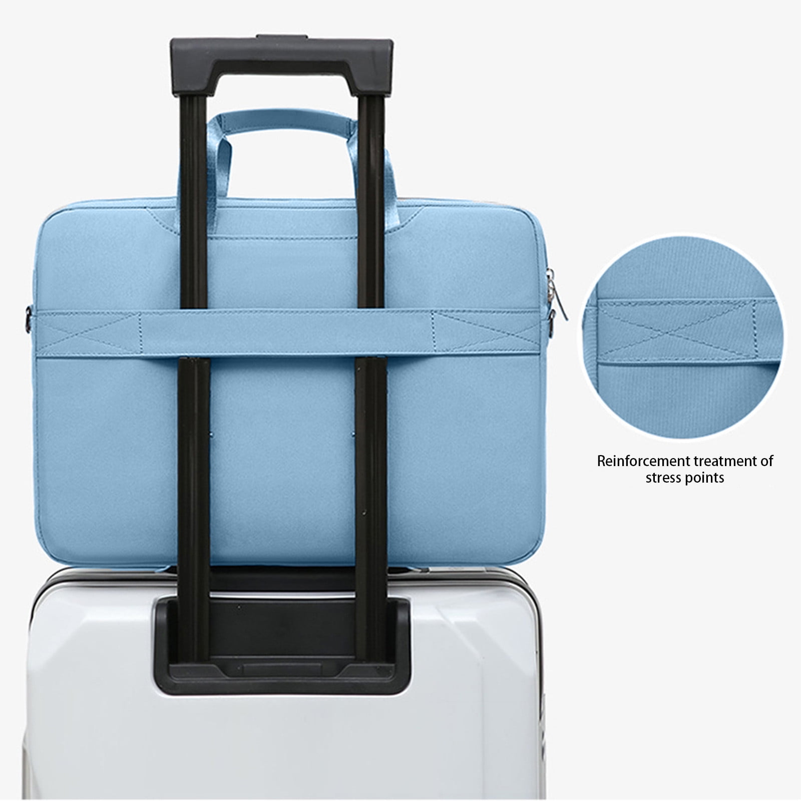 Eine hellblaue Laptoptasche ist an einem weißen Koffer befestigt. Schwarzer Griff und Rahmen. Detail zeigt Verstärkung.