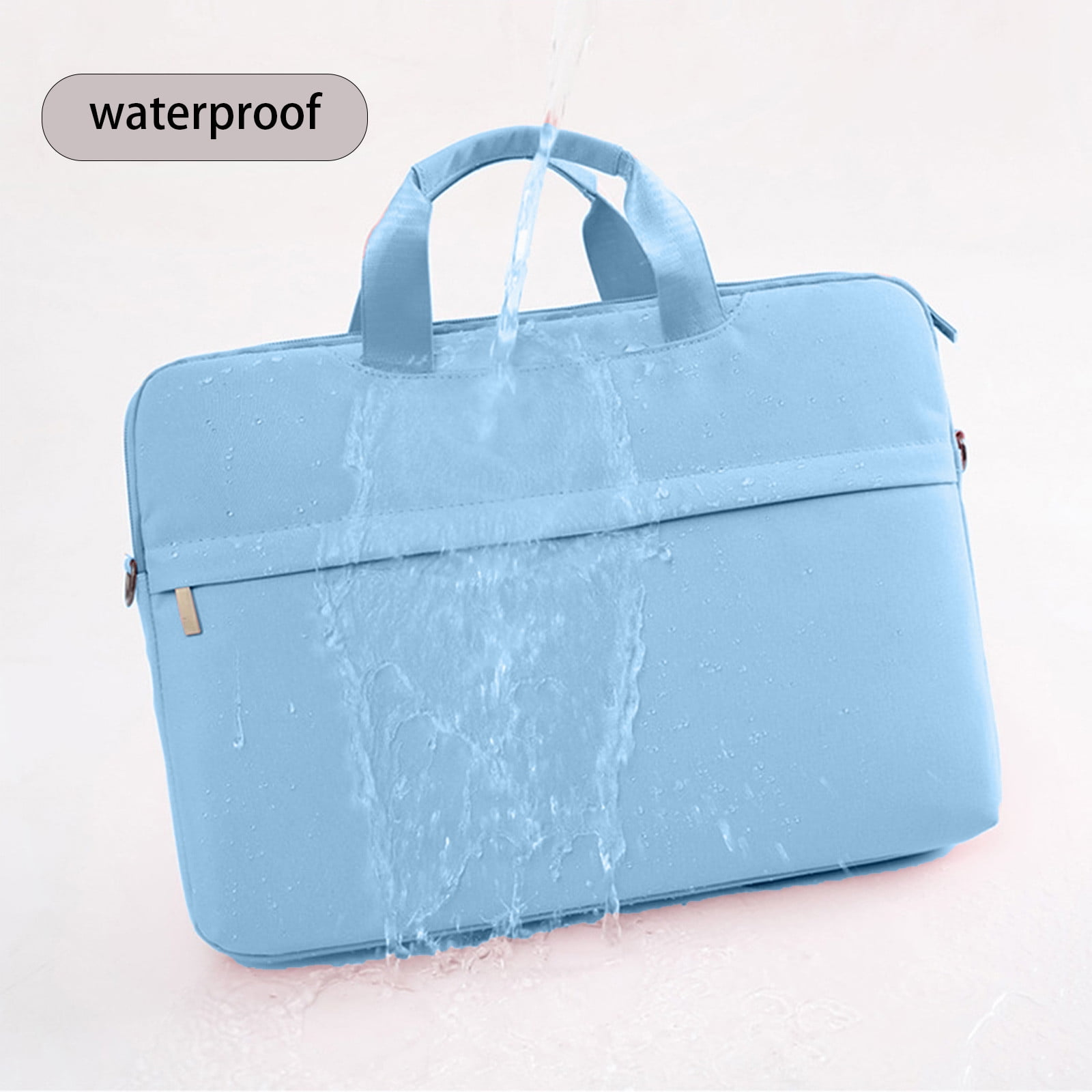 Eine hellblaue Laptoptasche mit Griffen, die mit Wasser bespritzt wird. Über der Tasche steht das Wort wasserdicht.
