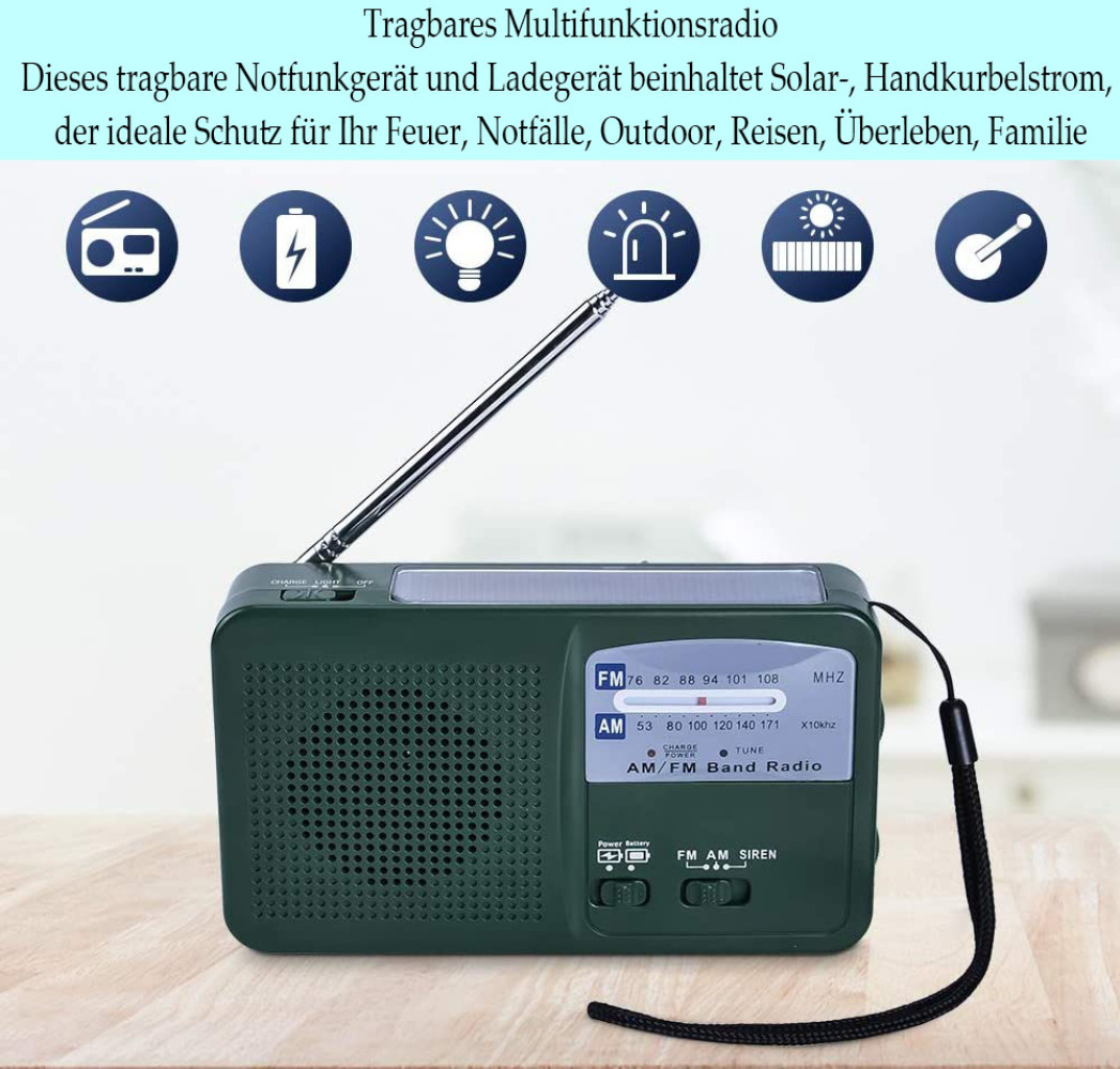 Ein grünes tragbares AM/FM-Radio mit Solarpanel. Es hat eine ausziehbare Antenne und einen schwarzen Riemen. Der Hintergrund ist unscharf.