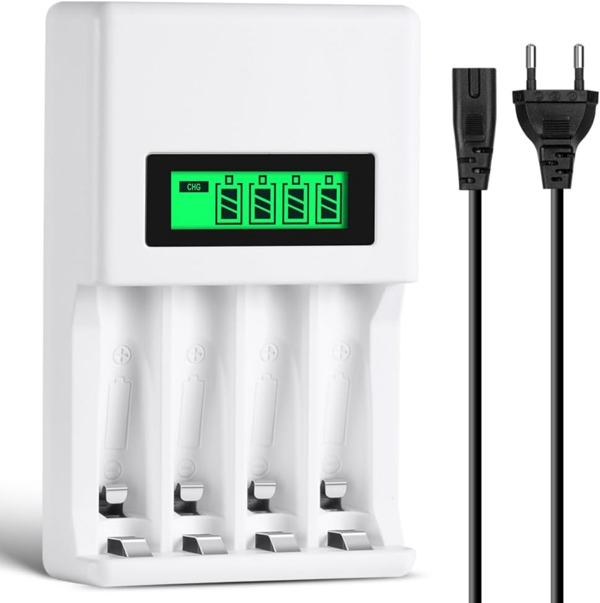 Weißes Batterieladegerät mit vier Schlitzen, grünem Display mit Ladezustand und zwei schwarzen Netzkabeln.