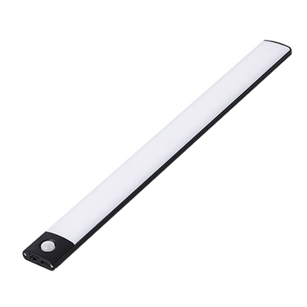 Ein langer, rechteckiger LED-Lichtbalken. Er ist weiß mit einem schwarzen Rand und hat an einem Ende einen Sensor. Der Hintergrund ist weiß.