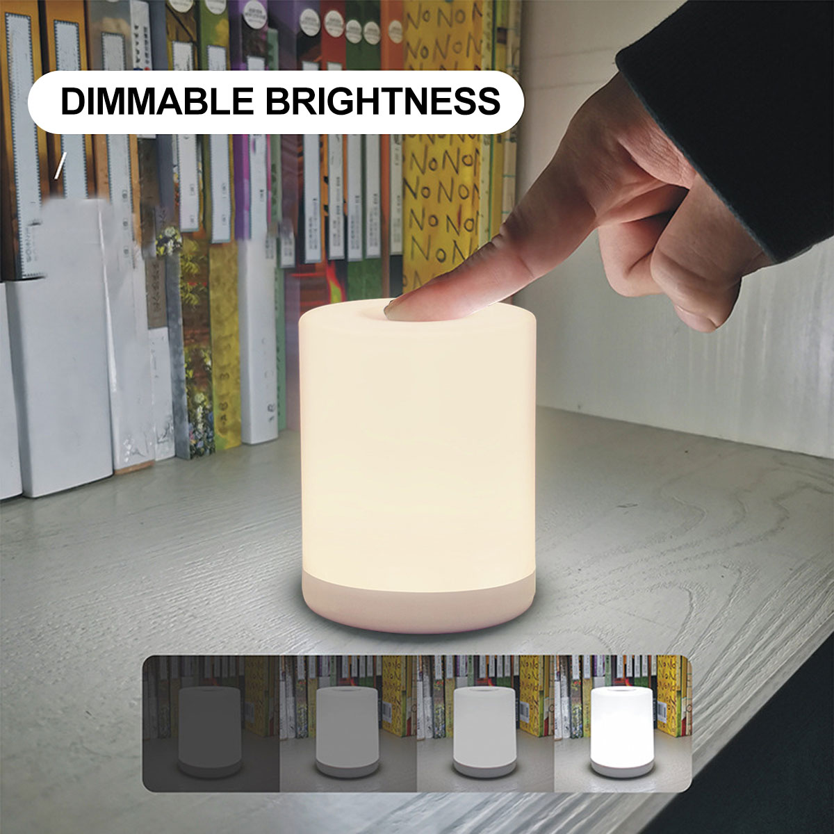 Eine Hand berührt ein dimmbares Licht auf einem Regal. Die Lampe ist an, umgeben von Büchern. Am unteren Rand befindet sich eine Helligkeitstabelle.
