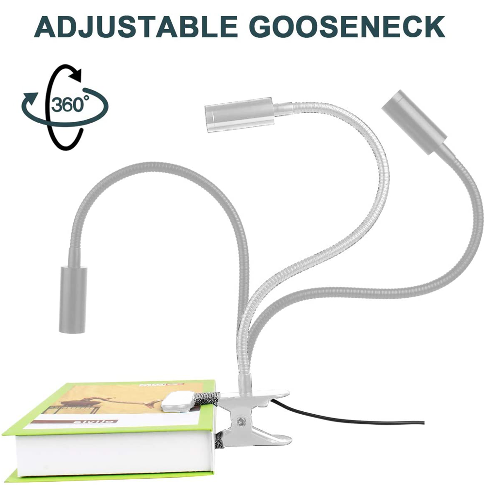 Eine flexible Schwanenhalslampe mit 360-Grad-Drehung, an einem Buch befestigt. Sie hat eine Klemme und drei verstellbare Leuchten.