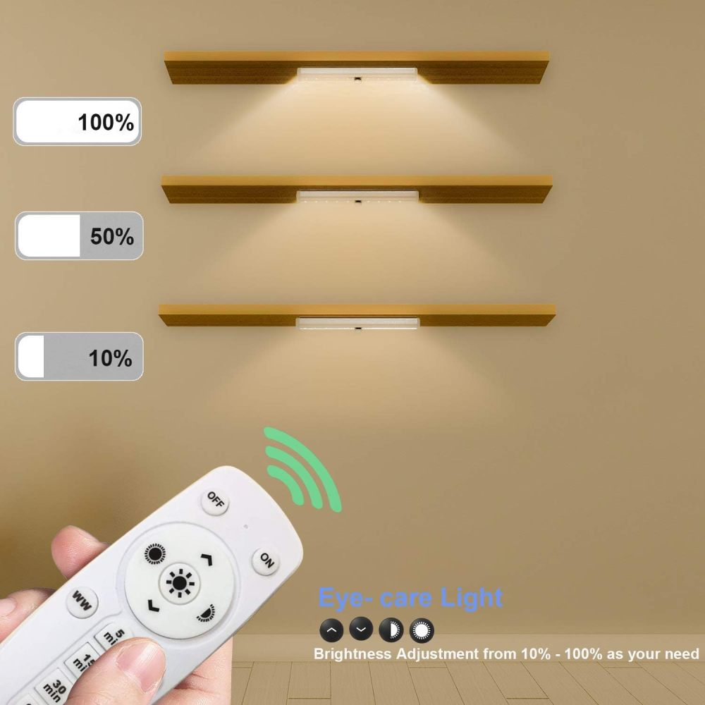Das Bild zeigt eine Fernbedienung und drei Lichter mit unterschiedlichen Helligkeitsstufen. Text sagt Helligkeitsanpassung von 10% bis 100%.
