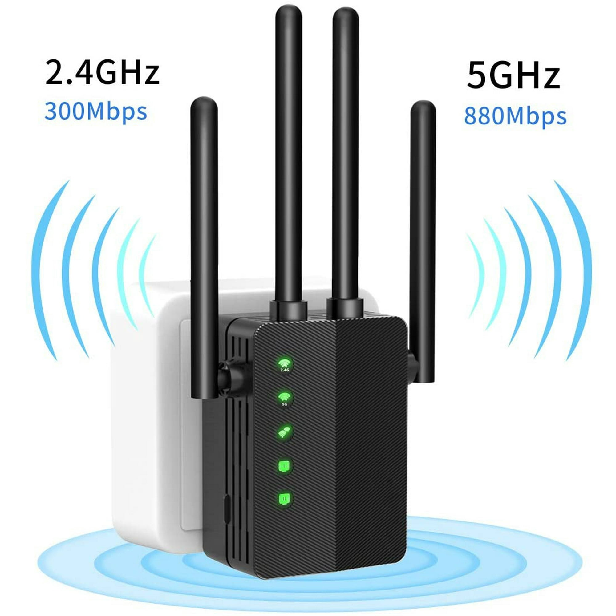 Ein schwarzer WLAN-Repeater mit Antennen, der in eine Steckdose gesteckt ist. Er hat 2,4 GHz/300 Mbit/s und 5 GHz/880 Mbit/s.