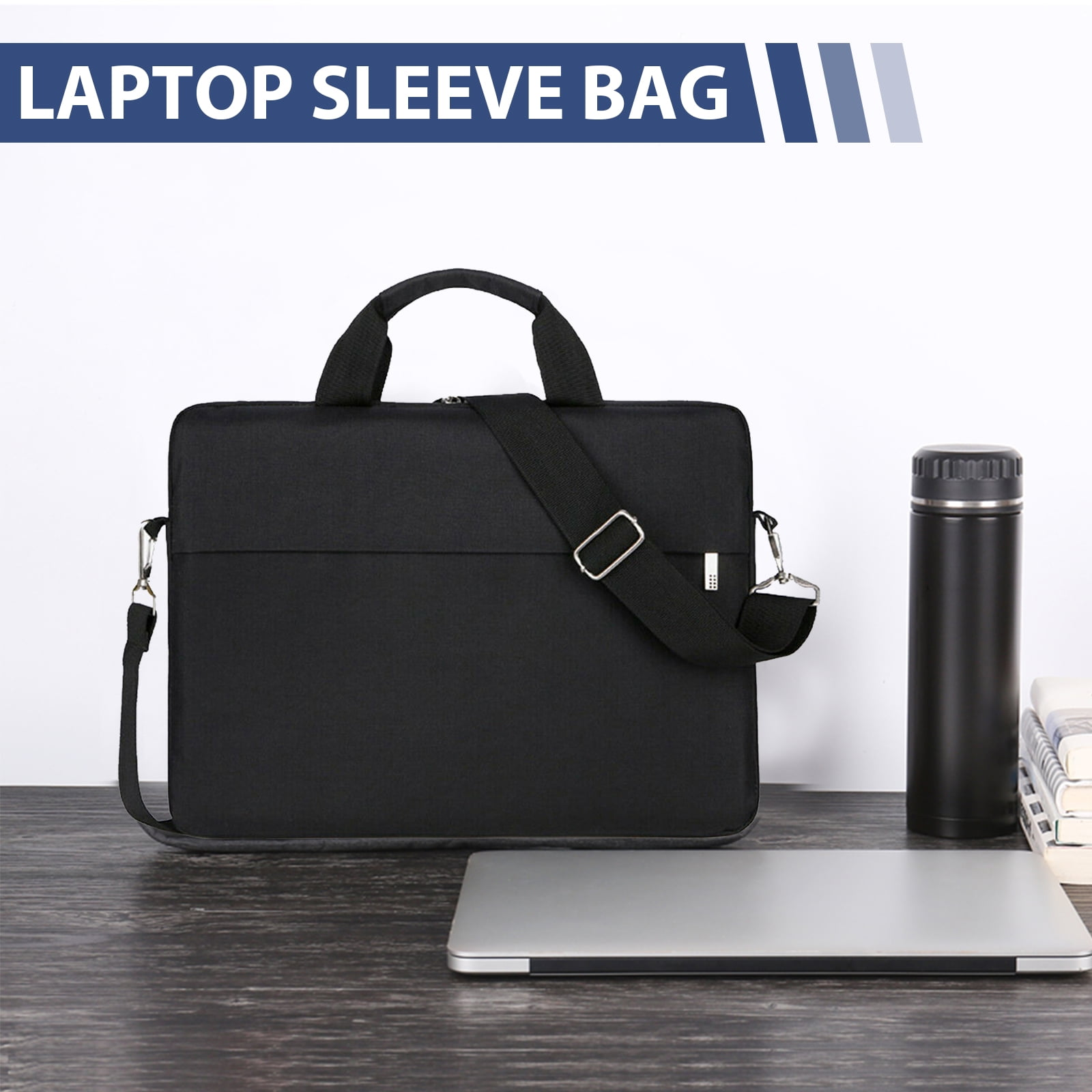Eine schwarze Laptoptasche mit Schultergurt und Laptop auf einer Holzoberfläche, neben einer Thermoskanne.