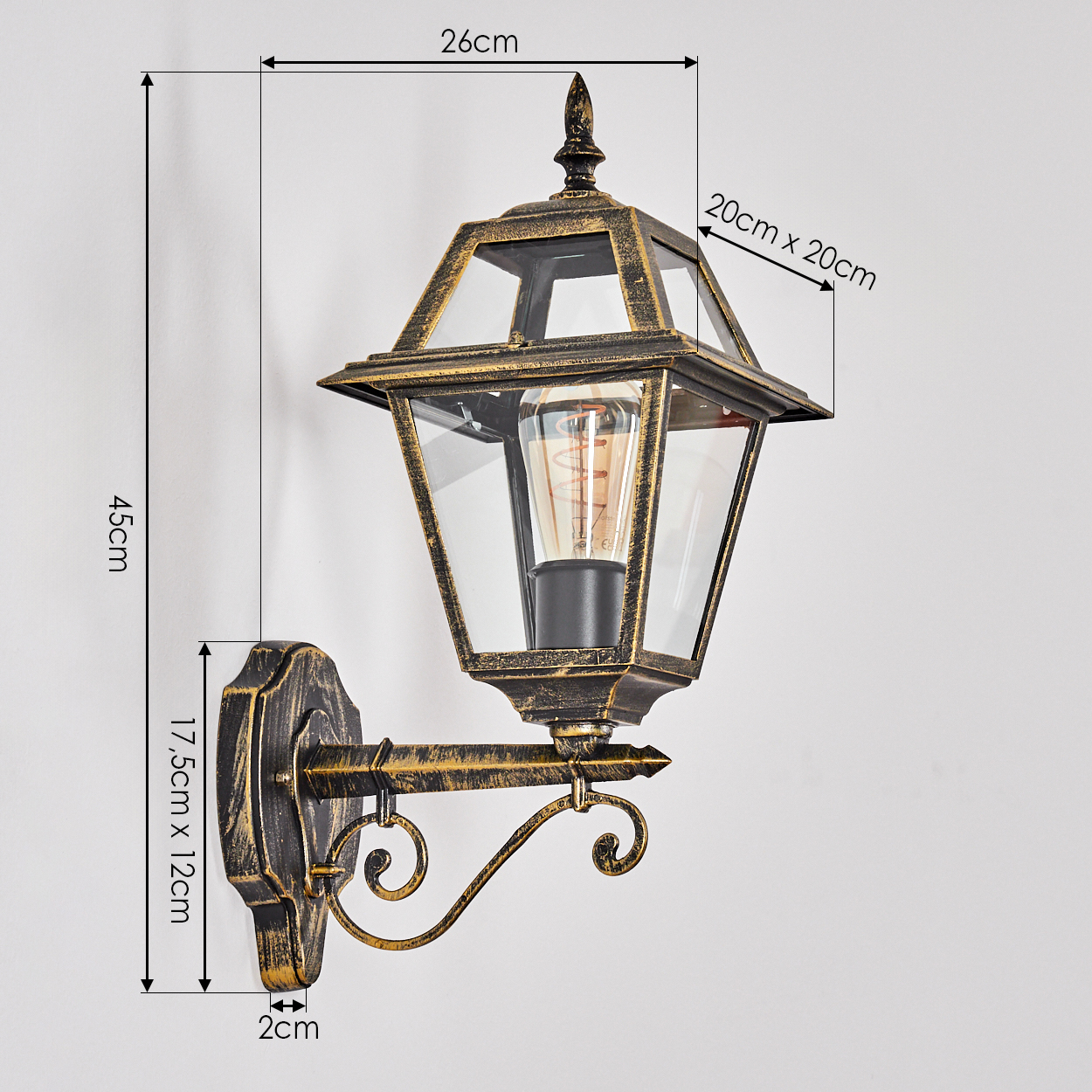 Eine antike Wandlampe mit Glasschirm und dekorativer Halterung. Abmessungen sind auf dem Bild angegeben.