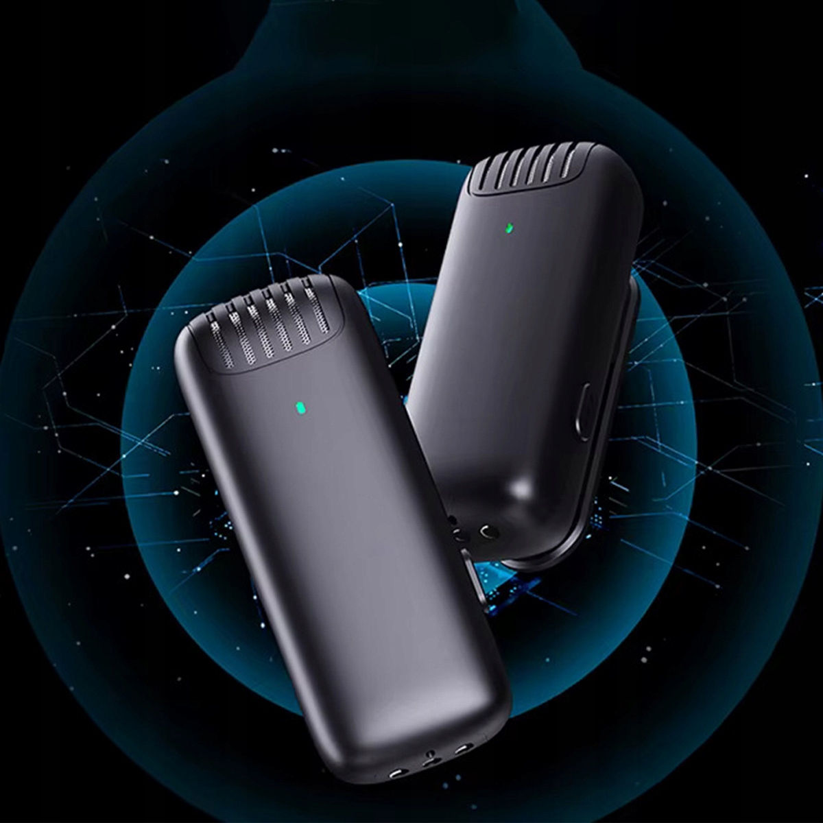 Dwa czarne mikrofony bezprzewodowe z zielonymi światłami na niebieskim tle z wzorem w kropki, emitujące sygnał.