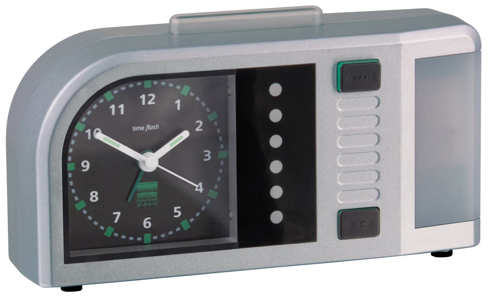 Silberner Wecker mit schwarzem Zifferblatt. Er hat ein Zifferblatt, Knöpfe und ein Licht. Die Uhr zeigt die Zeit an.