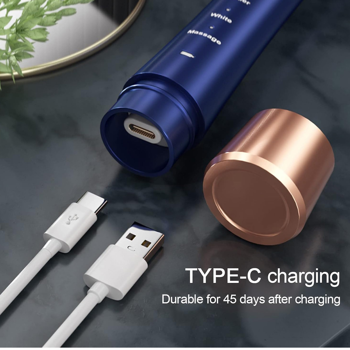 Ein blaues und kupferfarbenes Gerät mit USB-C-Anschluss, USB-Kabeln und Text, der Typ-C-Laden und 45 Tage Akkulaufzeit angibt.