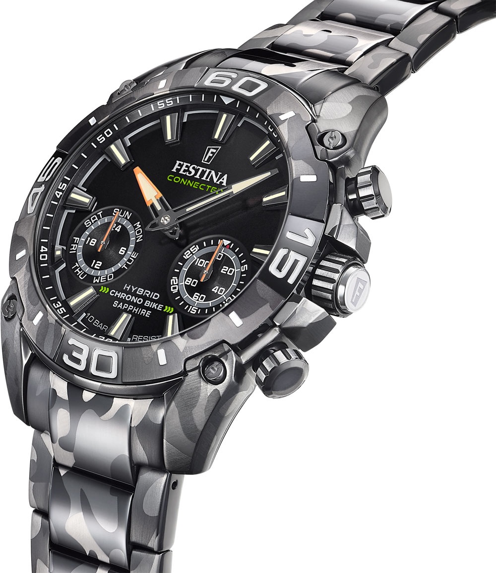 Eine Festina Connected Uhr mit schwarzem Zifferblatt und Camouflage-Muster. Sie zeigt die Zeit, den Tag und hat zusätzliche Zifferblätter.
