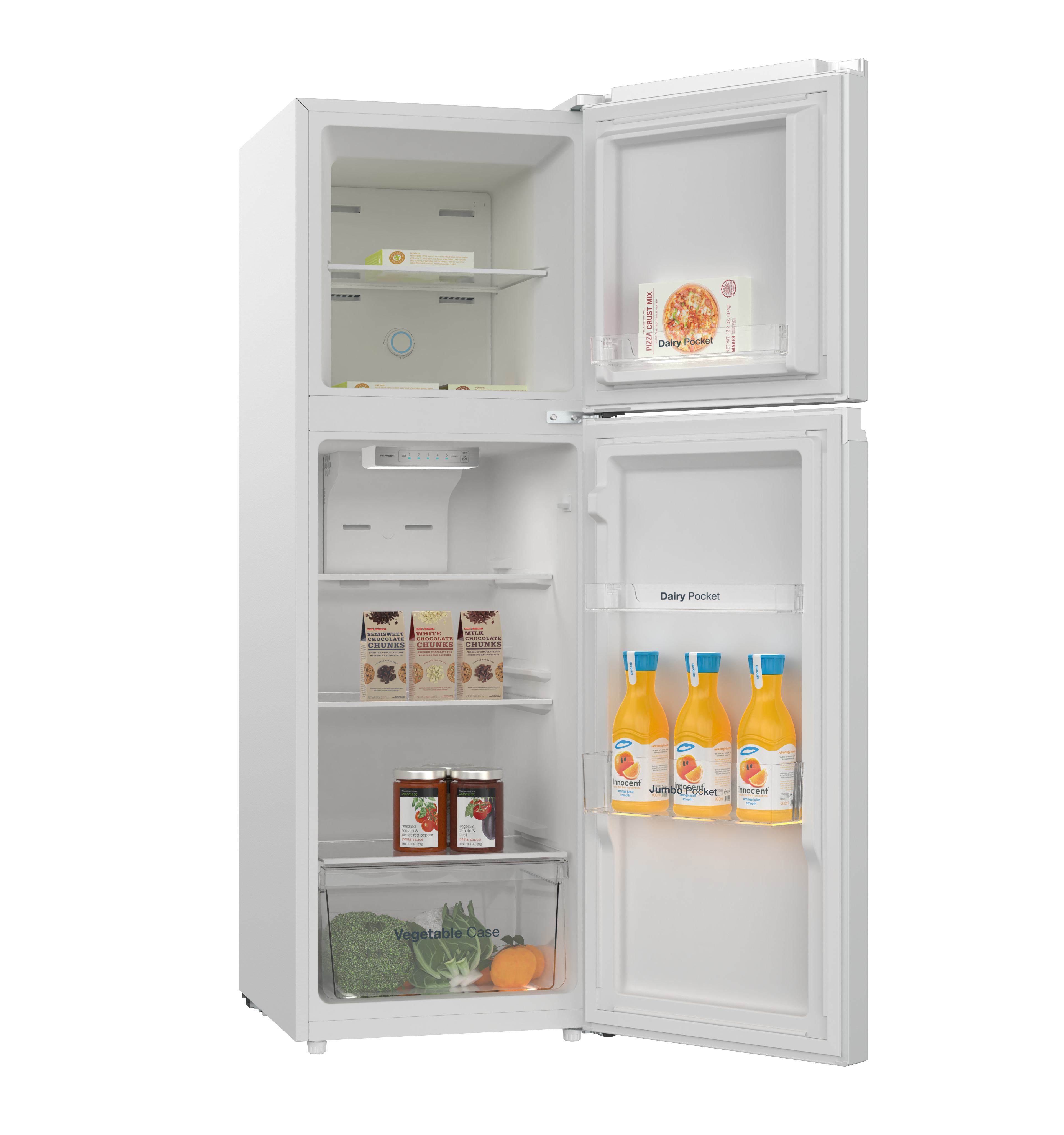Refrigerador blanco abierto con comida dentro. Incluye botellas de jugo, trozos de chocolate, pizza, verduras y frascos de salsa.