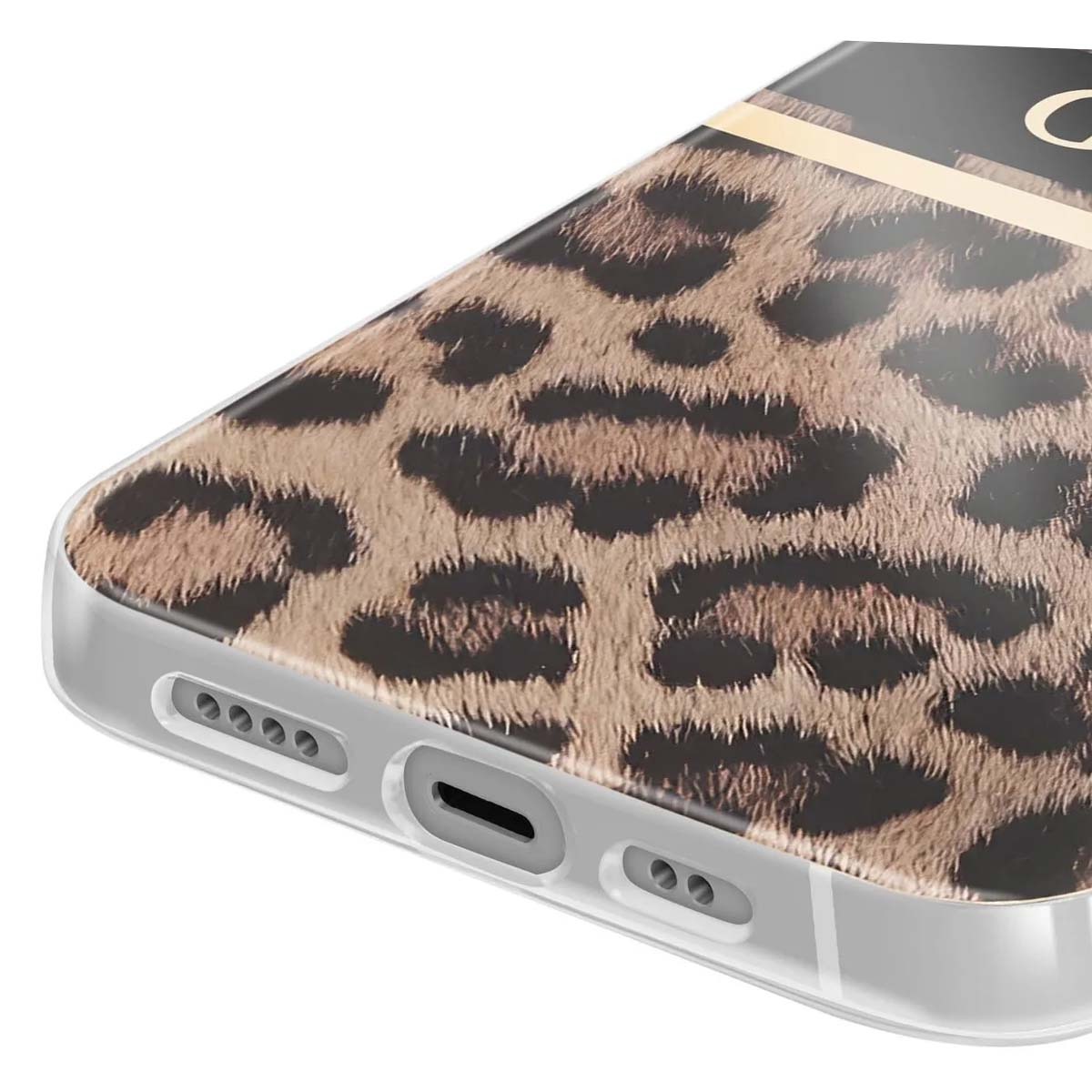 Primo piano di una custodia per telefono con motivo leopardato. La custodia ha un bordo in plastica trasparente con aperture per porte e pulsanti.