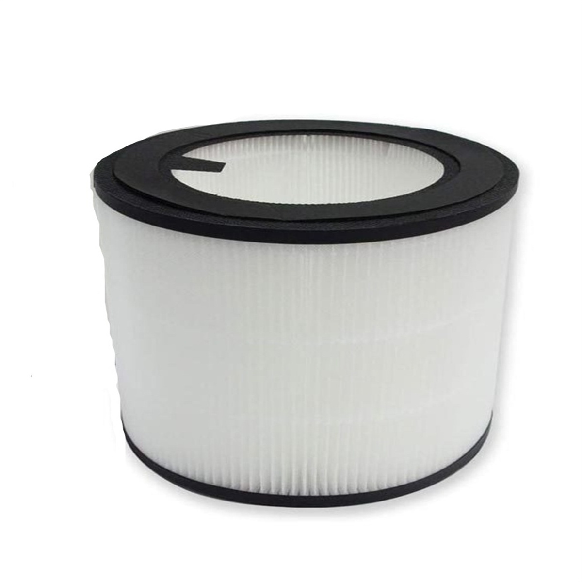 Ein zylindrischer Luftfilter mit weißem, plissiertem Filterpapier. Er hat einen schwarzen Ring oben und unten, vor weißem Hintergrund.