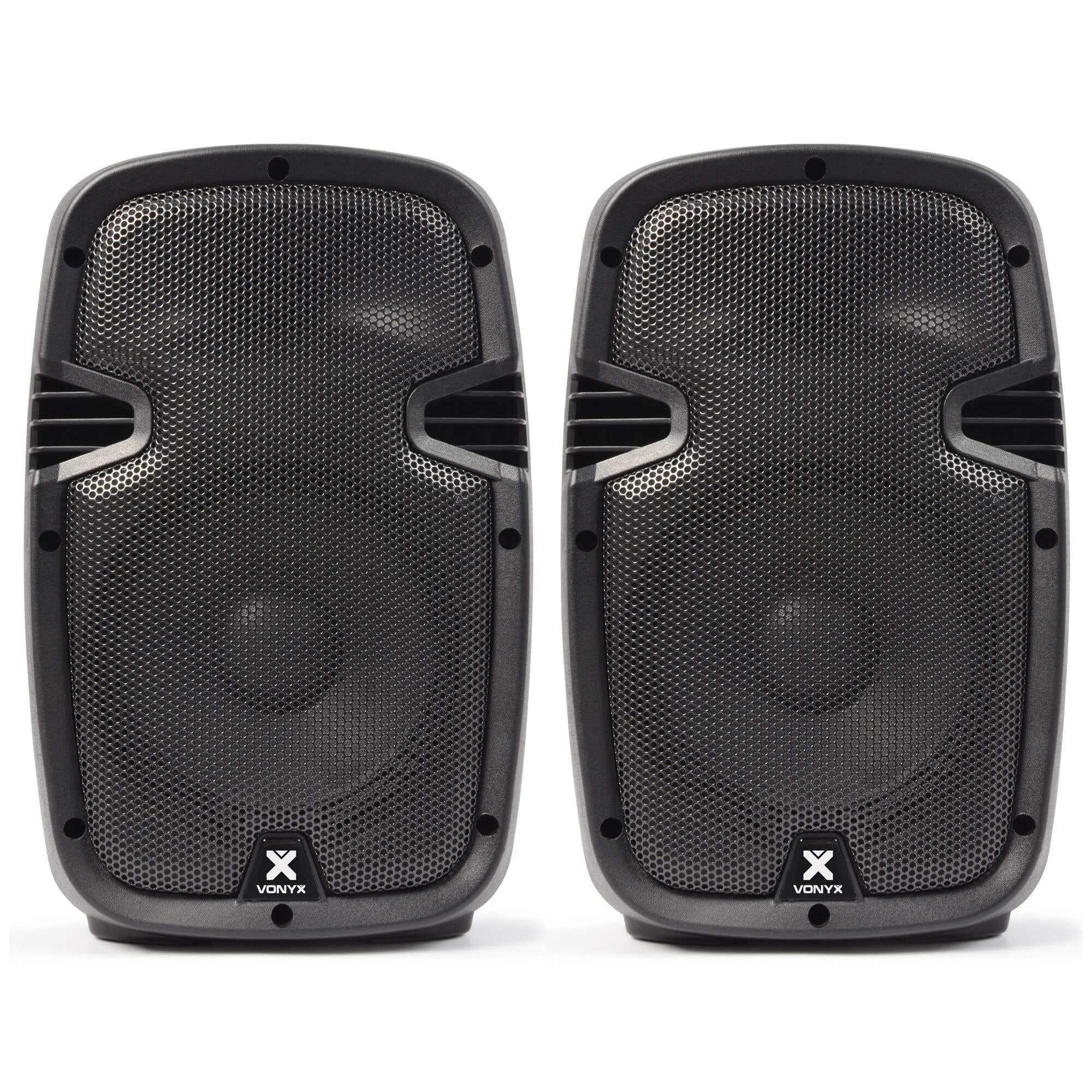 Dos altavoces negros con una parte frontal de malla. La parte inferior tiene el logotipo de Vonyx.