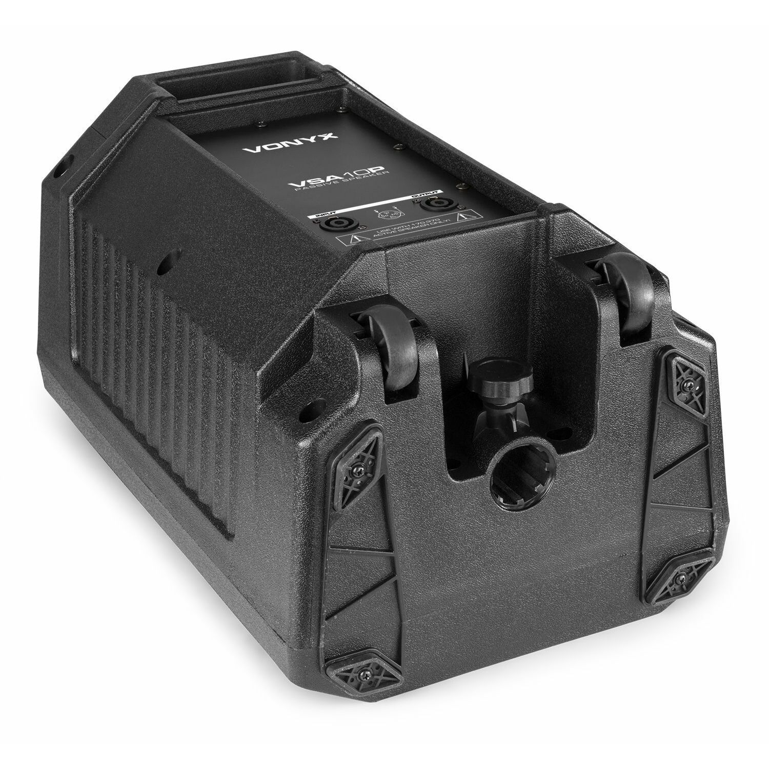 Altavoz pasivo Vonyx VSA10B negro. Tiene ruedas, conectores de entrada y salida y un asa. El altavoz está sobre un fondo blanco.