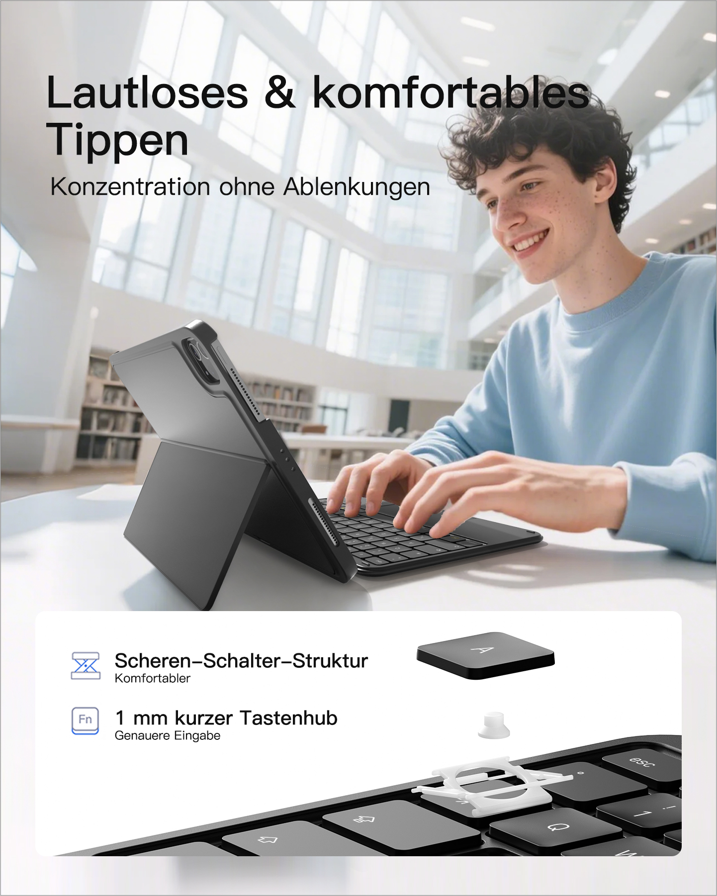 Ein junger Mann tippt auf einer schwarzen Tastatur. Ein Tablet befindet sich in einem Ständer. Der Hintergrund ist eine helle Büroumgebung.