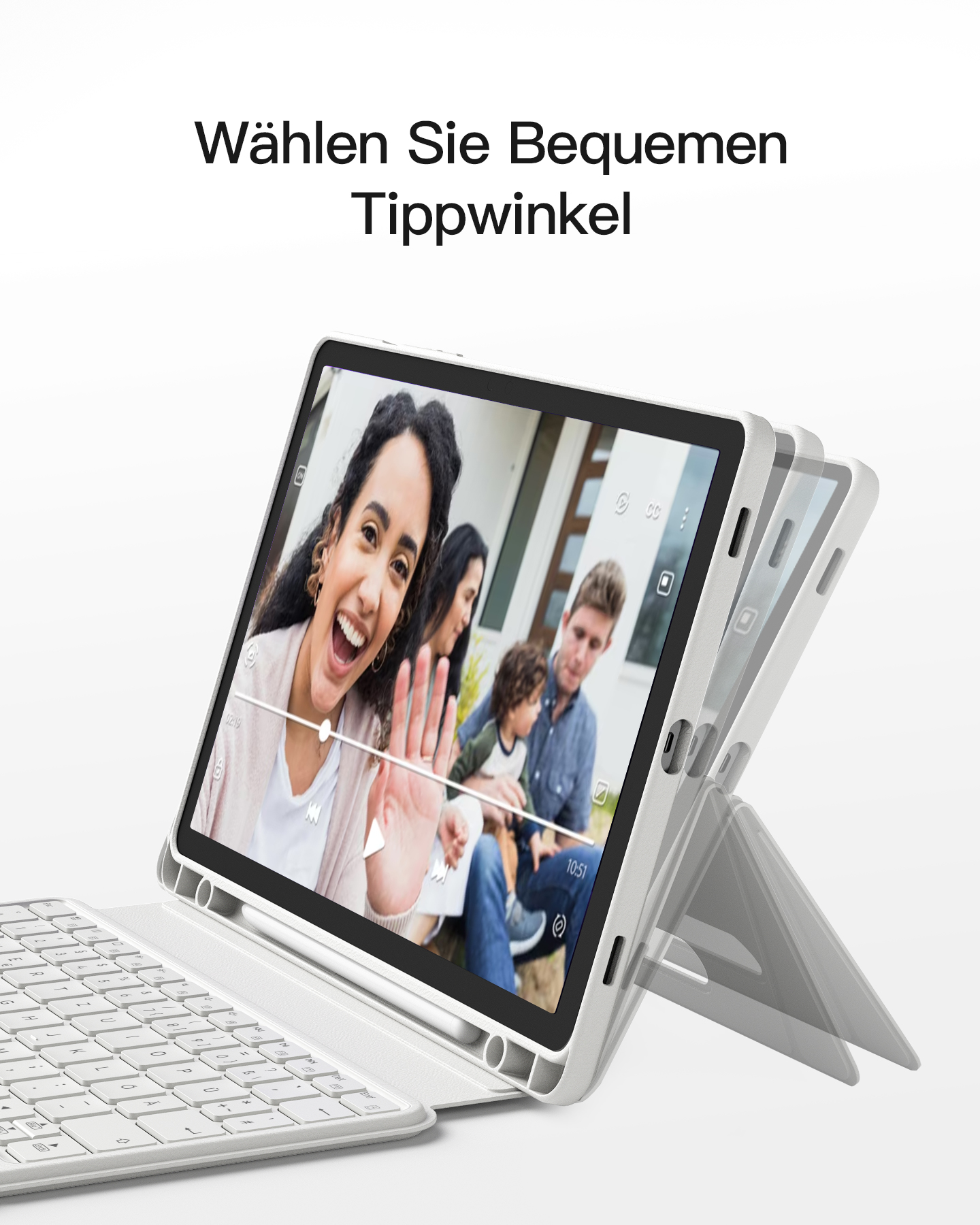 Ein Tablet zeigt einen Videoanruf. Eine Frau winkt. Das Tablet befindet sich in einem weißen Gehäuse, das mit einer Tastatur verbunden ist. Hintergrund: Familie
