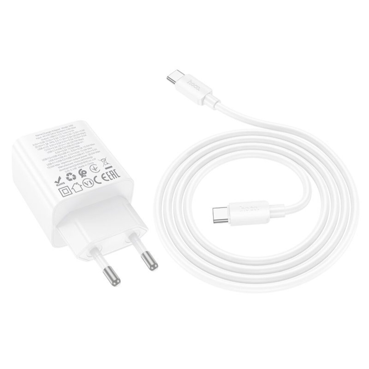 Witte telefoonoplader en kabel op een witte achtergrond. De oplader heeft twee pinnen en een USB-C-poort.