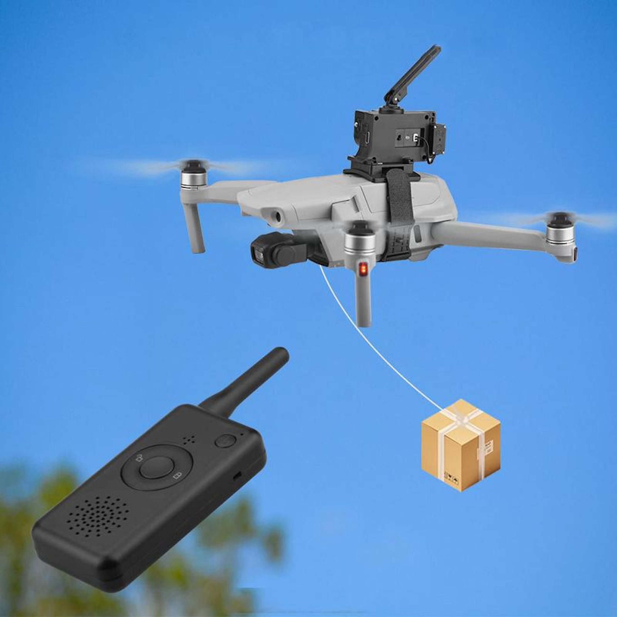 Un drone trasporta un pacco sospeso da un filo. Un telecomando è a sinistra. Lo sfondo è blu.