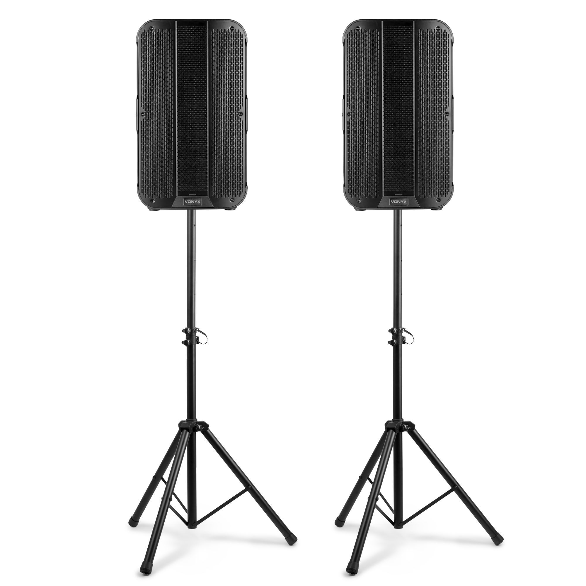 Dos altavoces negros sobre soportes contra fondo blanco. Cada altavoz es rectangular, con frontal de malla.