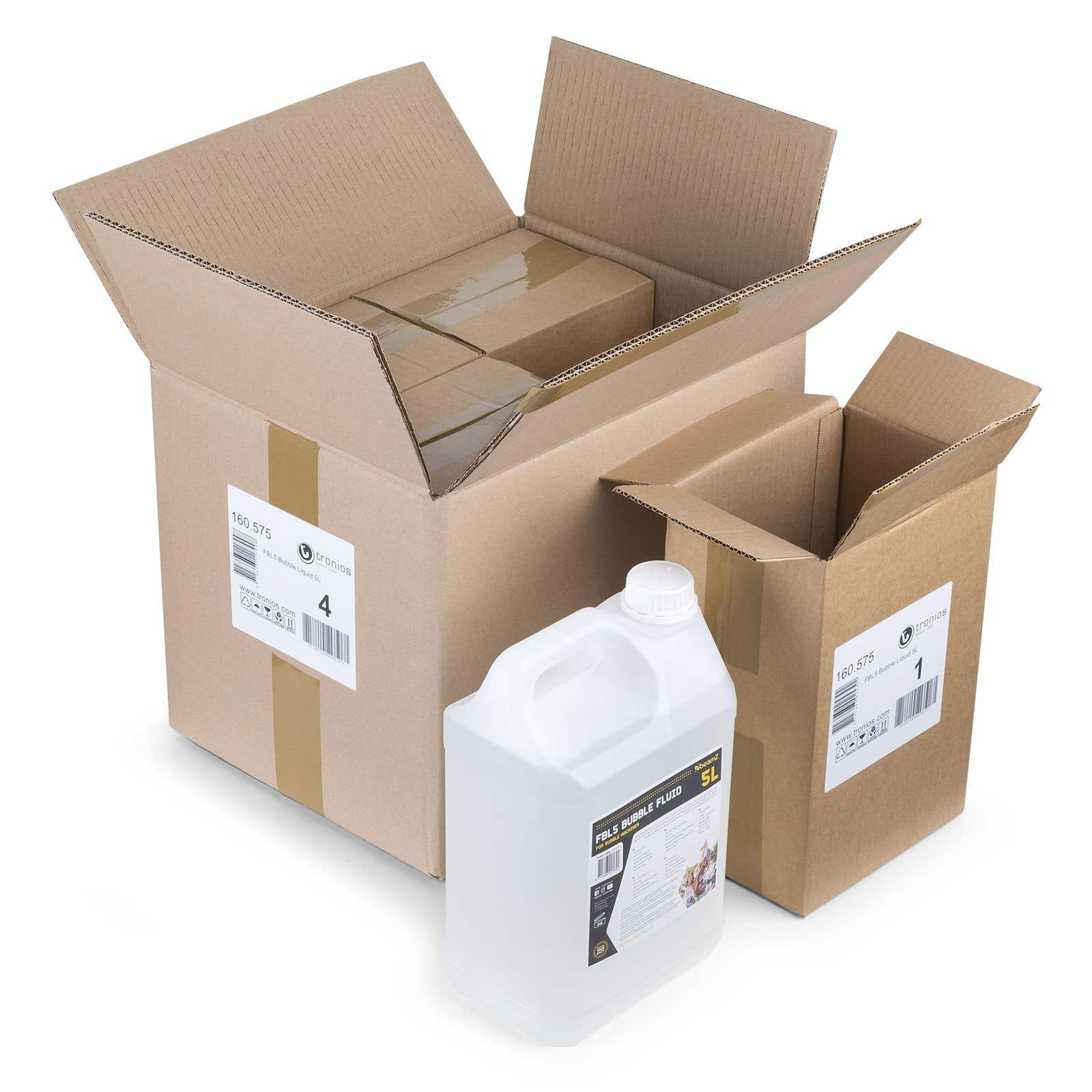 Cajas de cartón, una abierta con cajas más pequeñas dentro. Un recipiente de plástico con líquido delante.