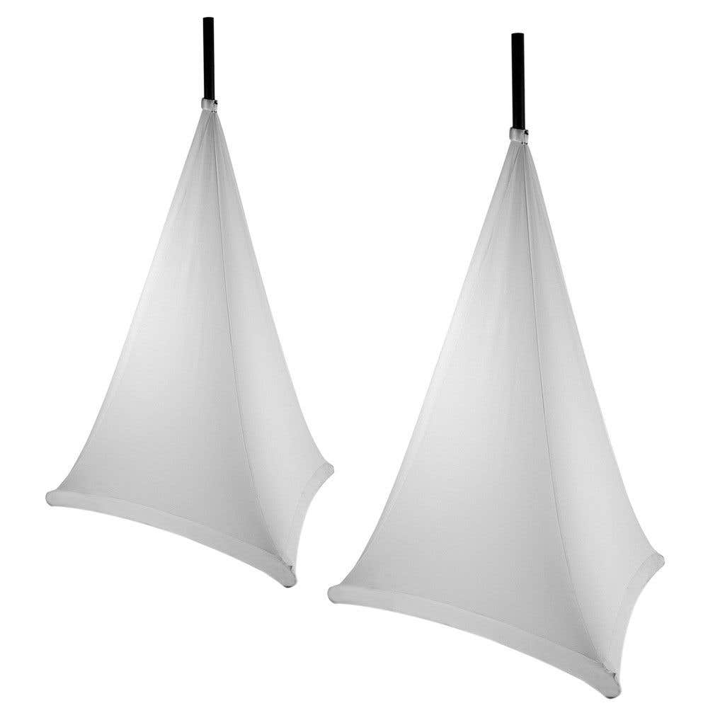 Dos decoraciones de escenario de tela blanca colgando de postes negros sobre un fondo blanco.