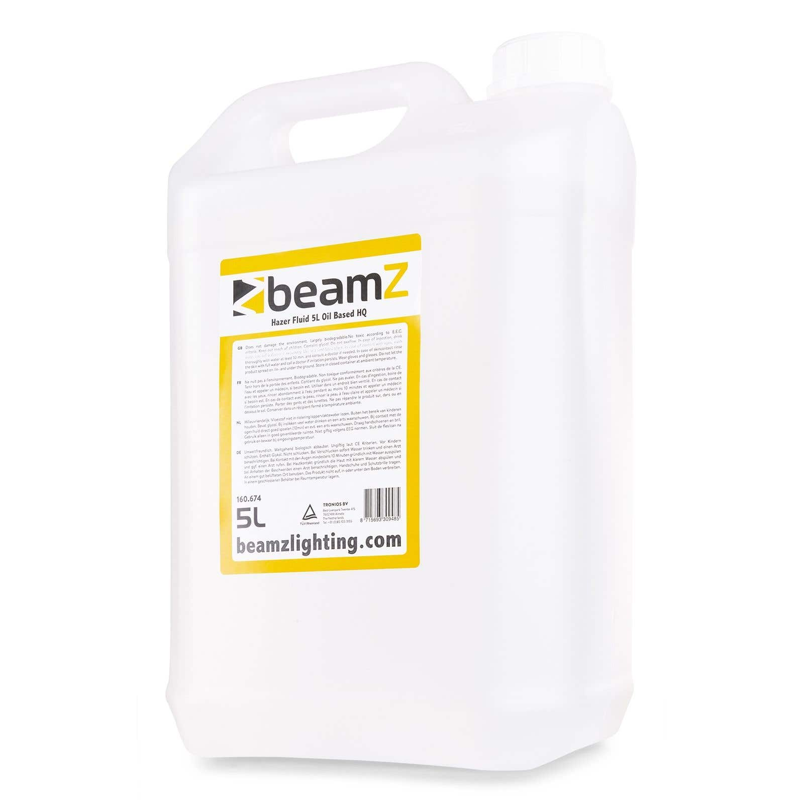 Una botella blanca de 5L de líquido para máquina de humo Beamz. Etiqueta amarilla con texto. La botella tiene un asa.