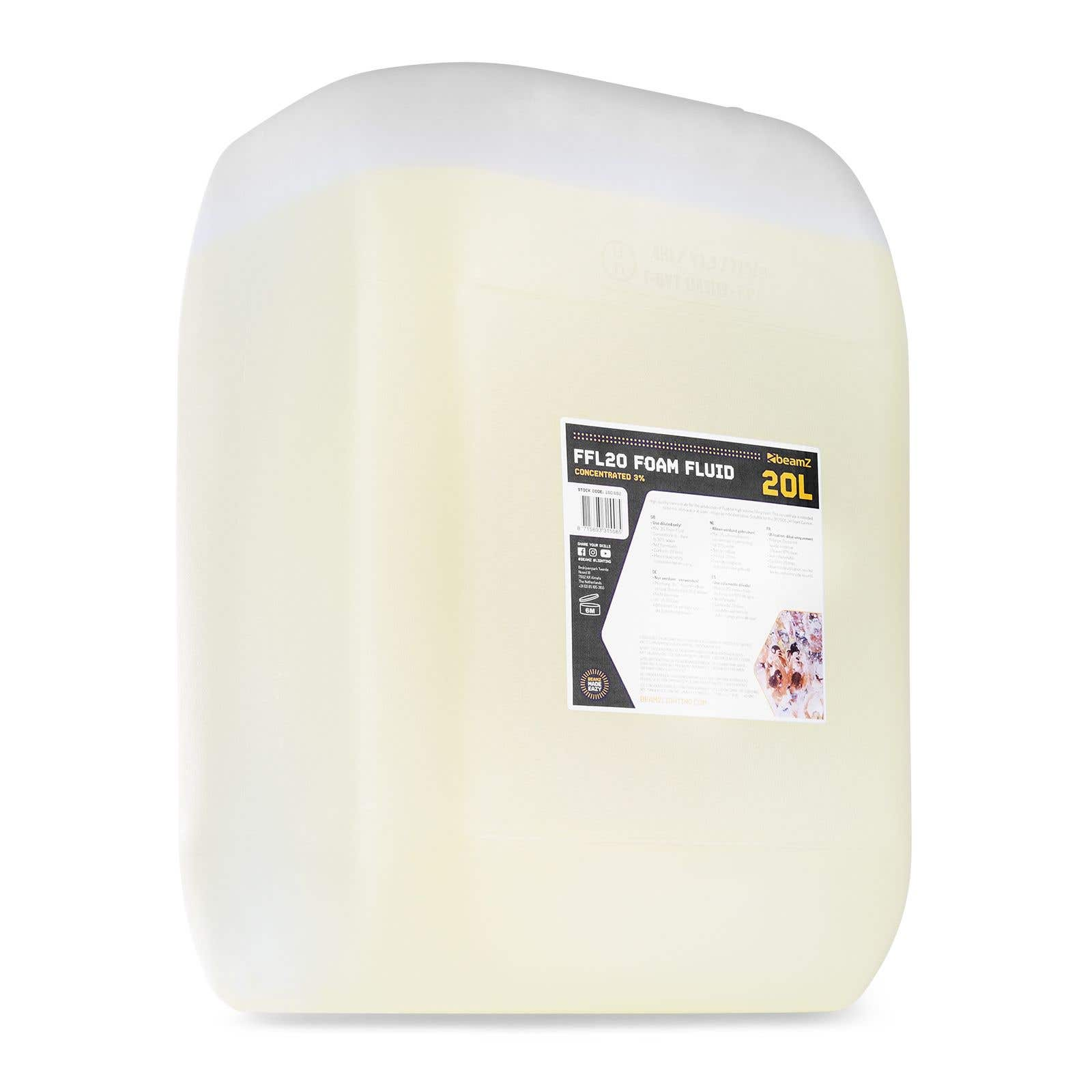 Un gran contenedor rectangular de líquido de espuma. Está etiquetado como 'FFL20 FOAM FLUID' y '20L'.