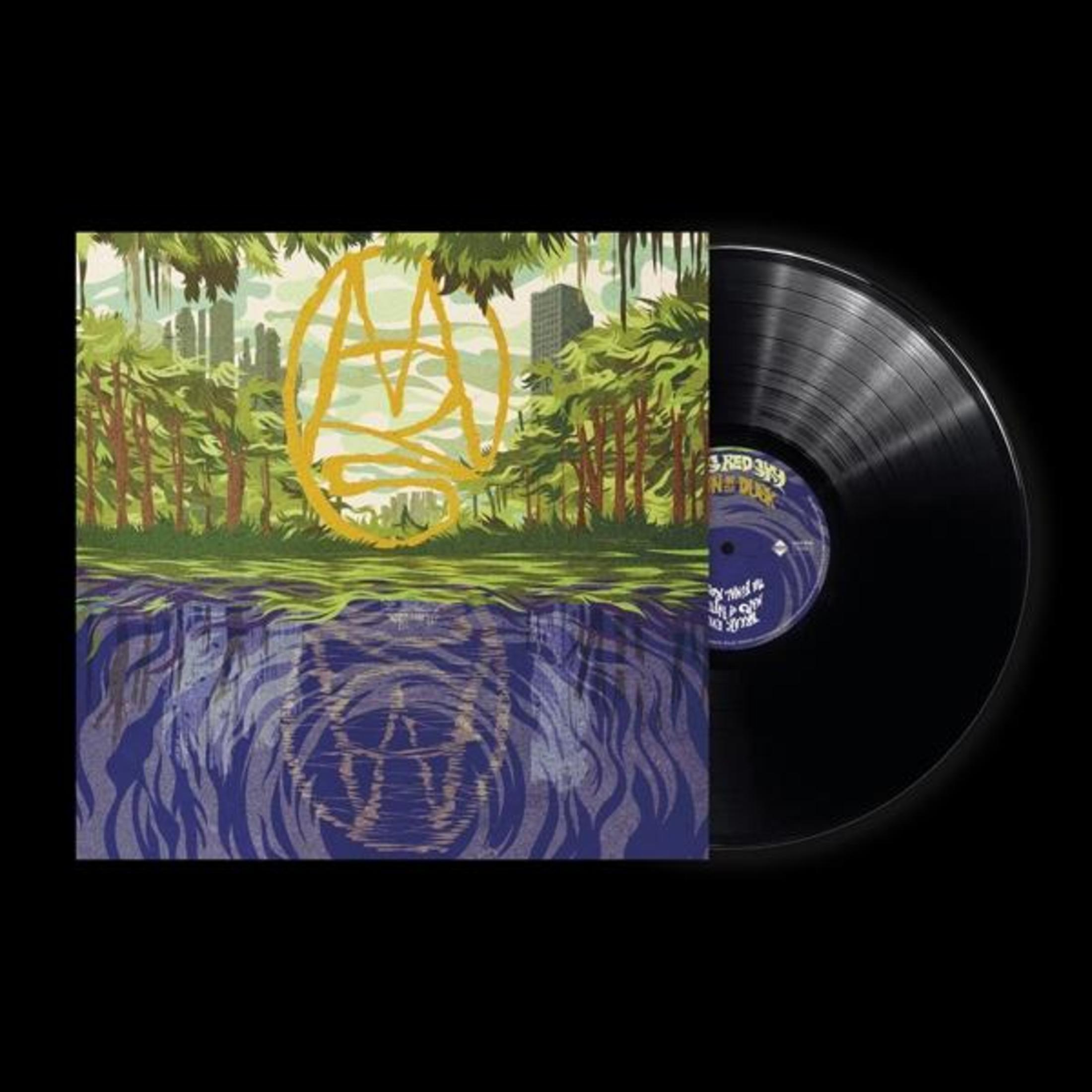 Albumcover mit stilisiertem Wald und Schallplatte rechts. Auf dem Cover ein gelbes 'A'.