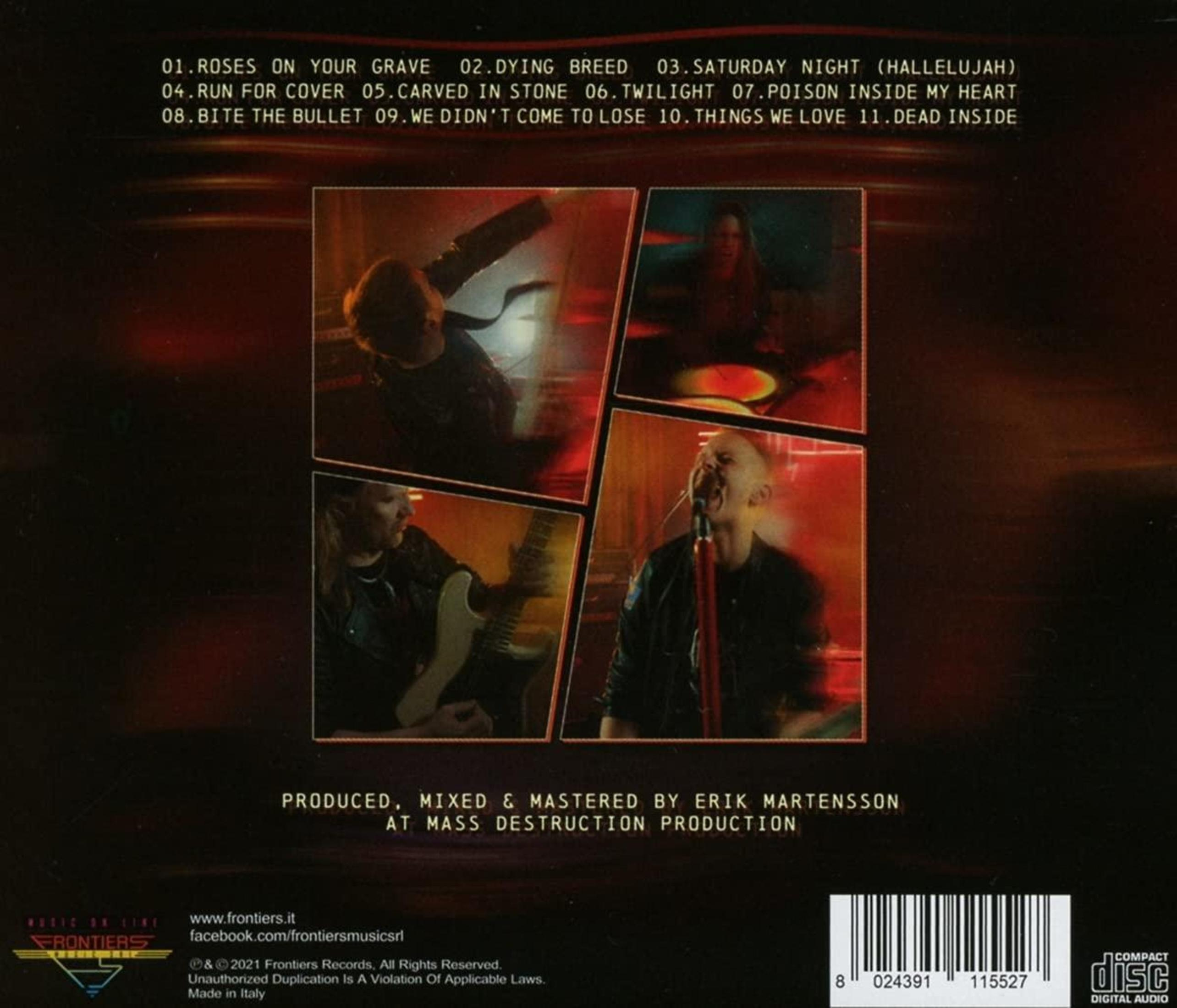 Albumcover mit Bandmitgliedern in Quadraten. Text enthält Songtitel, Credits und einen Barcode.
