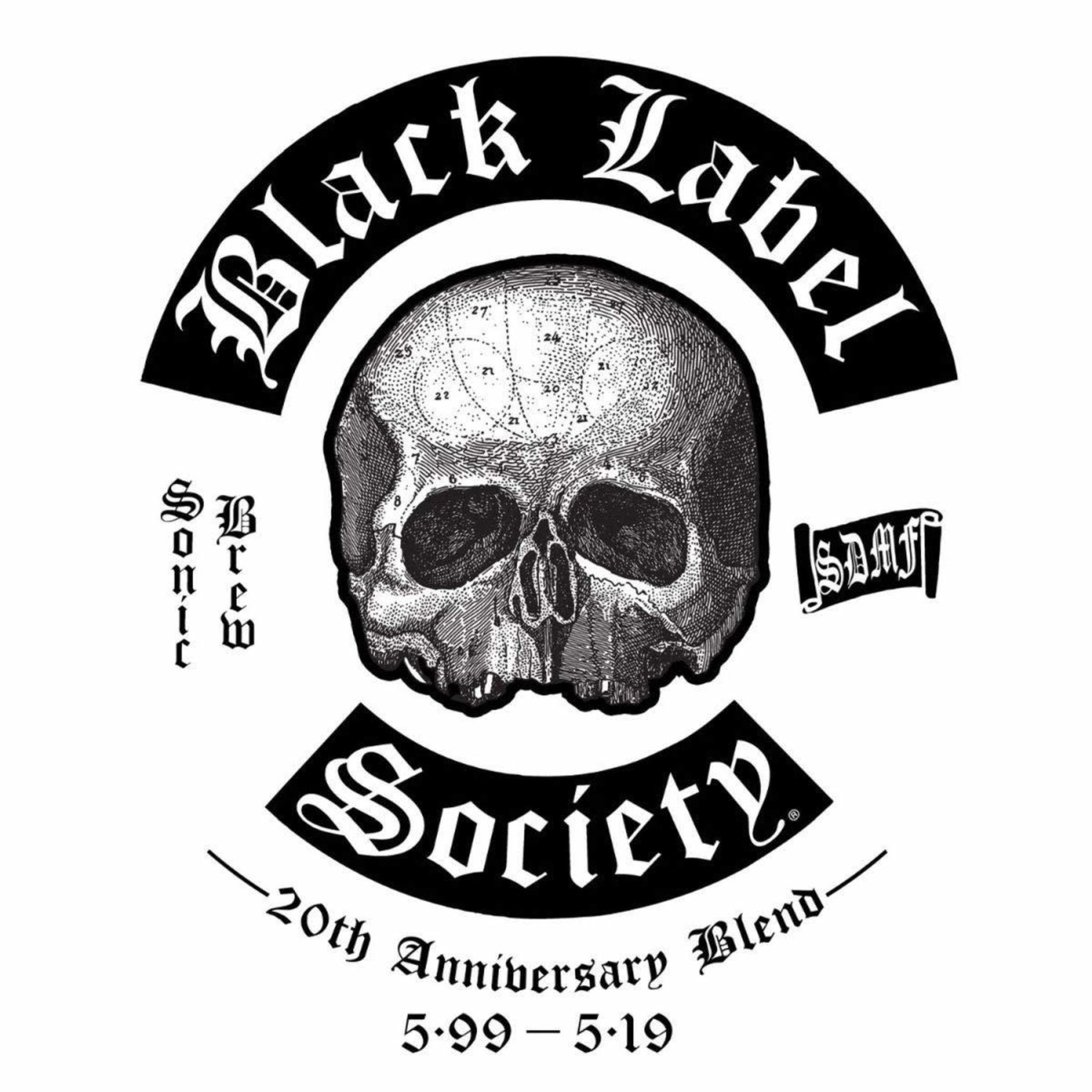 Schwarz-weißes Logo mit einem Totenkopf, Textbogen 'Black Label' und 'Society'-Banner. Außerdem '20th Anniversary Blend'.