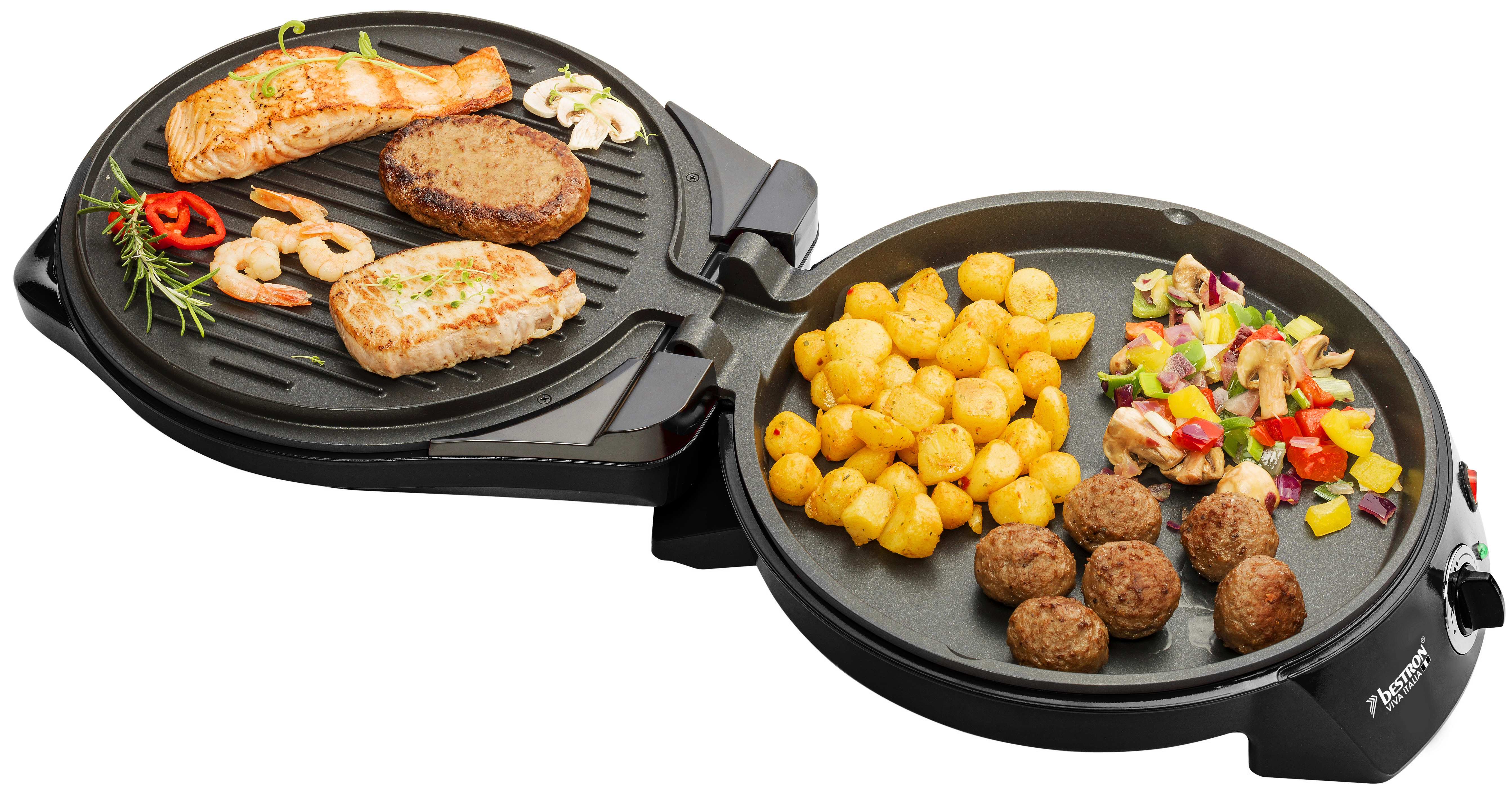 Una griglia elettrica divisa con salmone cotto, hamburger, gamberi e bistecca da un lato. L'altro lato ha patate, polpette e verdure.