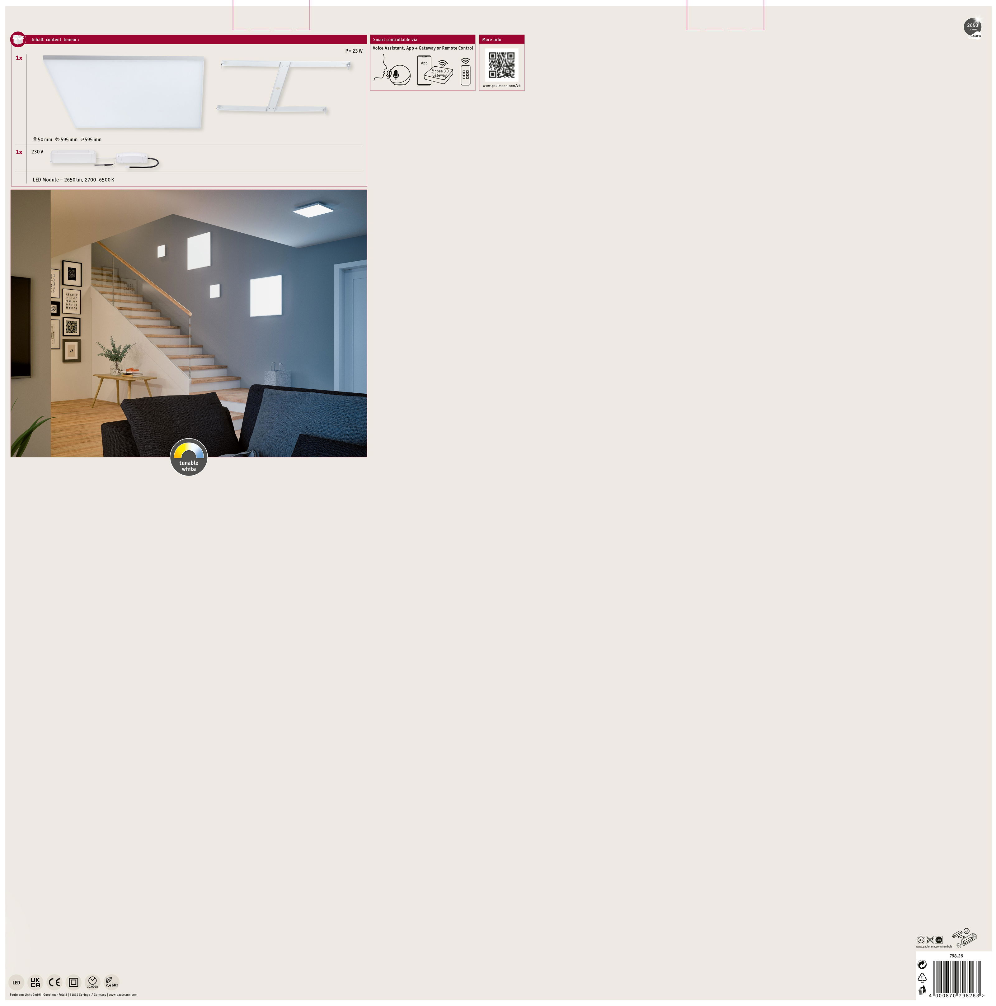 Pokazano białą lampę sufitową, wraz z pokojem ze schodami i oprawionymi dziełami sztuki.