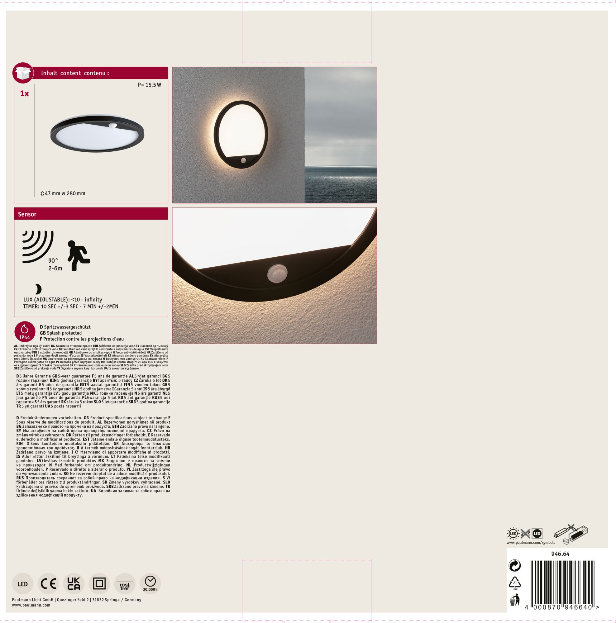 Okrągła lampa ścienna z białym światłem, czujnikiem i widokiem na morze w tle.