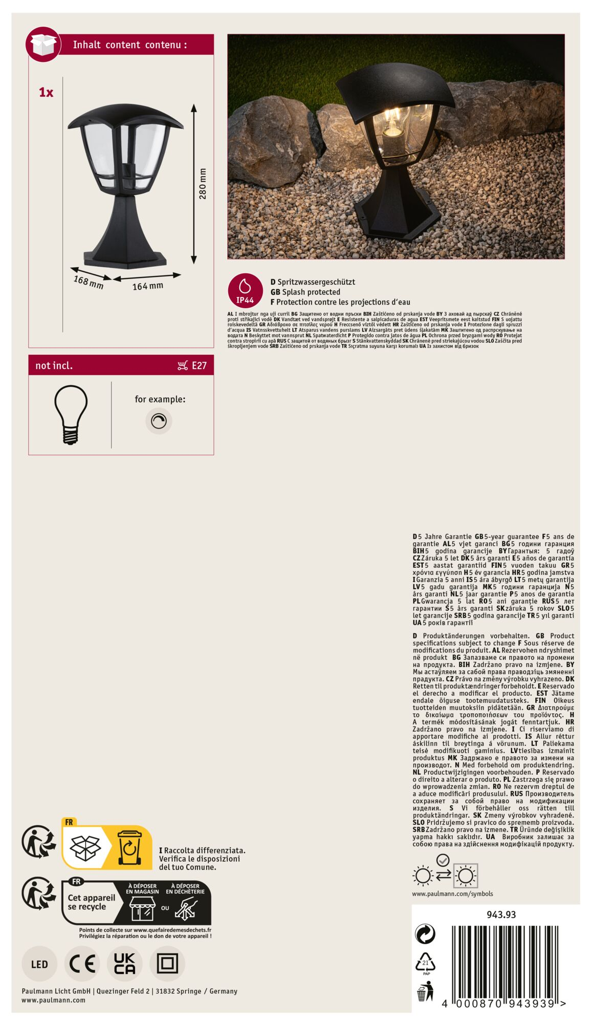 Czarna lampa zewnętrzna ze szklaną osłoną, na białym tle, szczegóły produktu z boku.