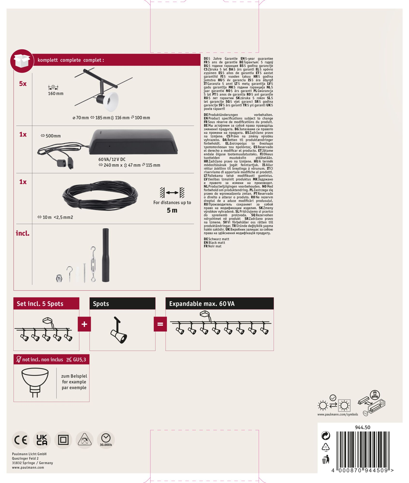 Set di prodotti con cinque faretti, un alimentatore e altri componenti, su sfondo bianco.