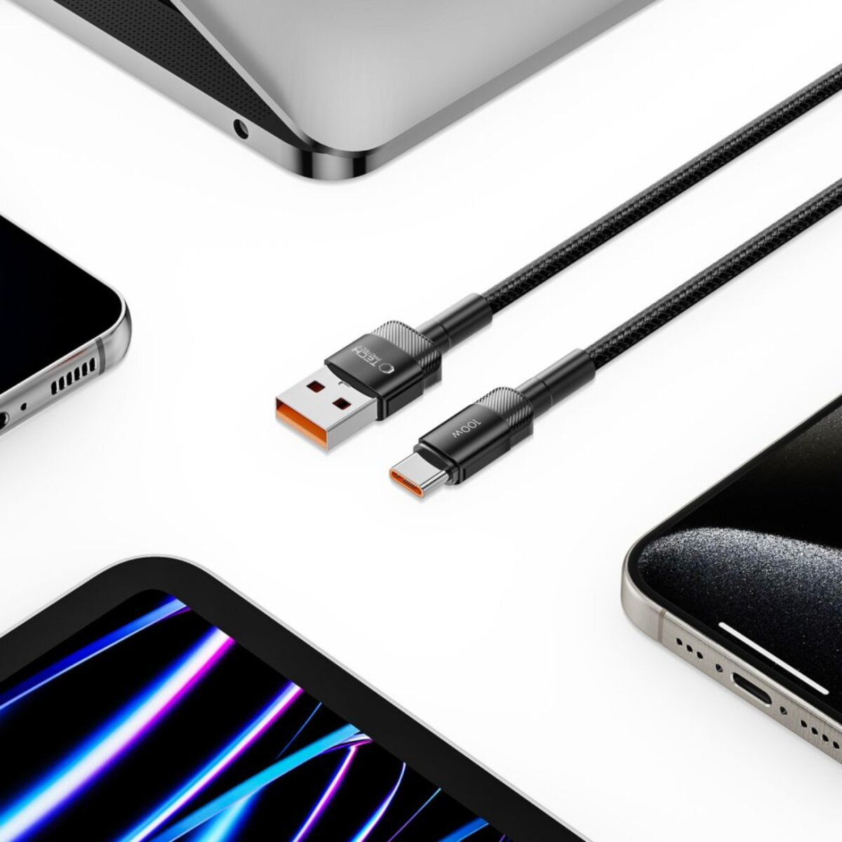 Een USB-C-kabel met een USB-A-uiteinde en een USB-C-uiteinde, met telefoons en een laptop eromheen.
