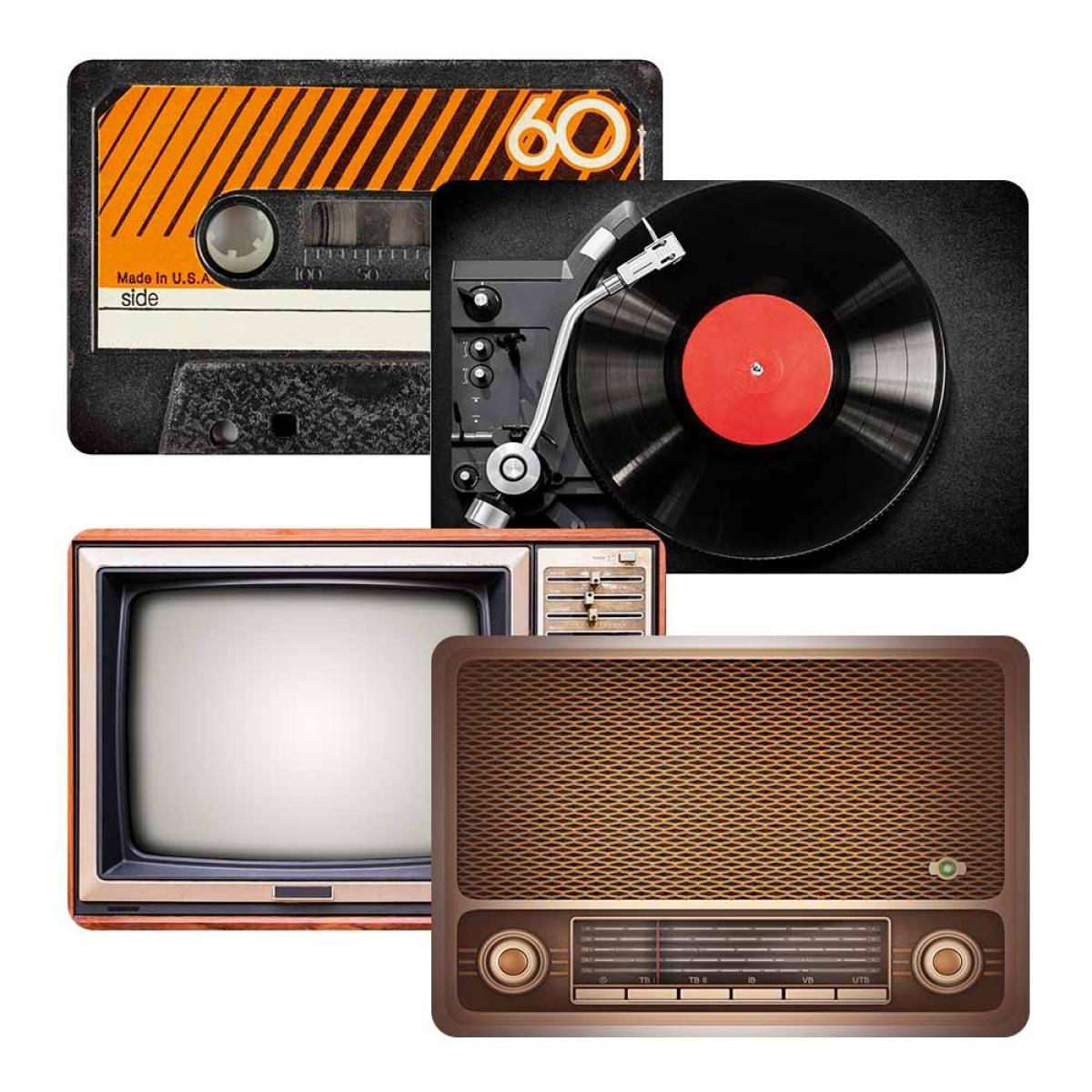 Afbeelding toont een cassettebandje, platenspeler, tv en radio. Allemaal vintage items met een witte achtergrond.