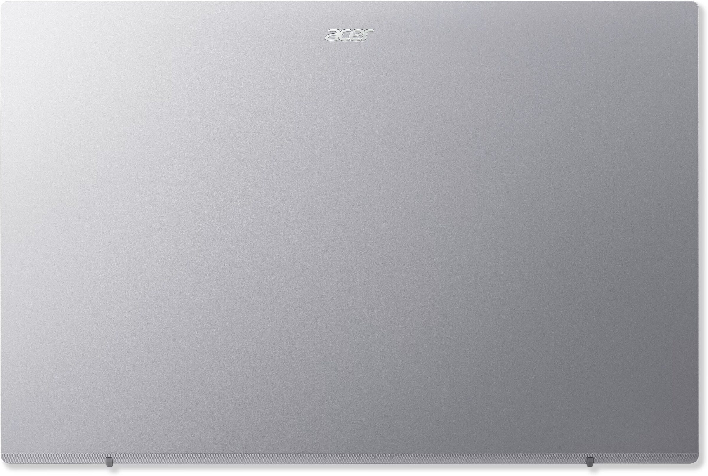 Se muestra una tapa plateada de portátil Acer. El logotipo de Acer es visible en la parte superior. La tapa está cerrada.
