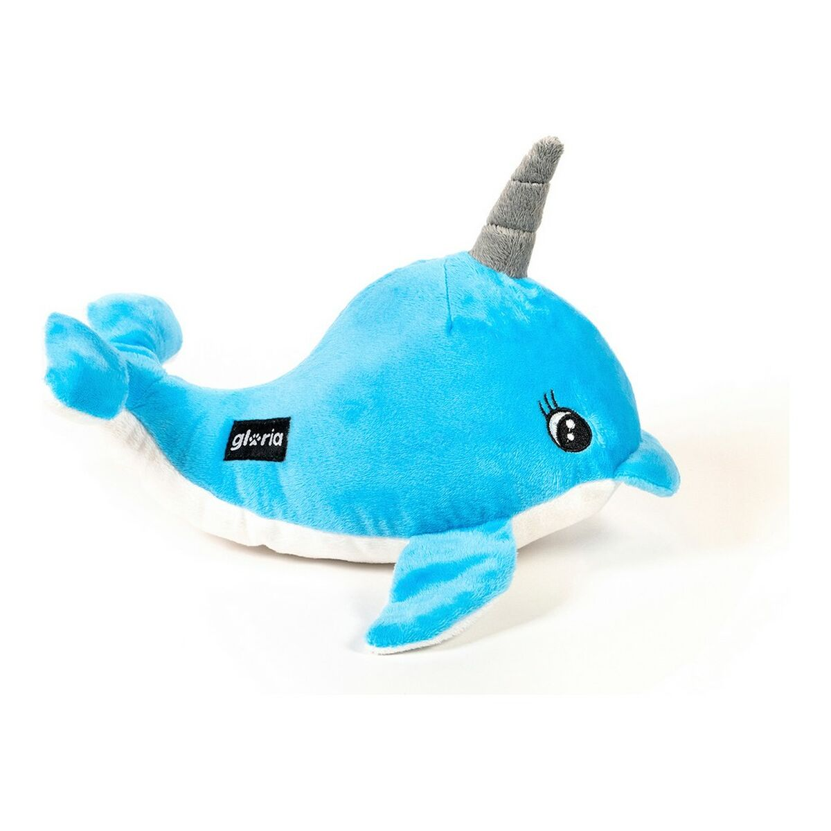 Un giocattolo di peluche blu a forma di narvalo con un corno grigio e un occhio nero e bianco su sfondo bianco. C'è la scritta 'gloria'.