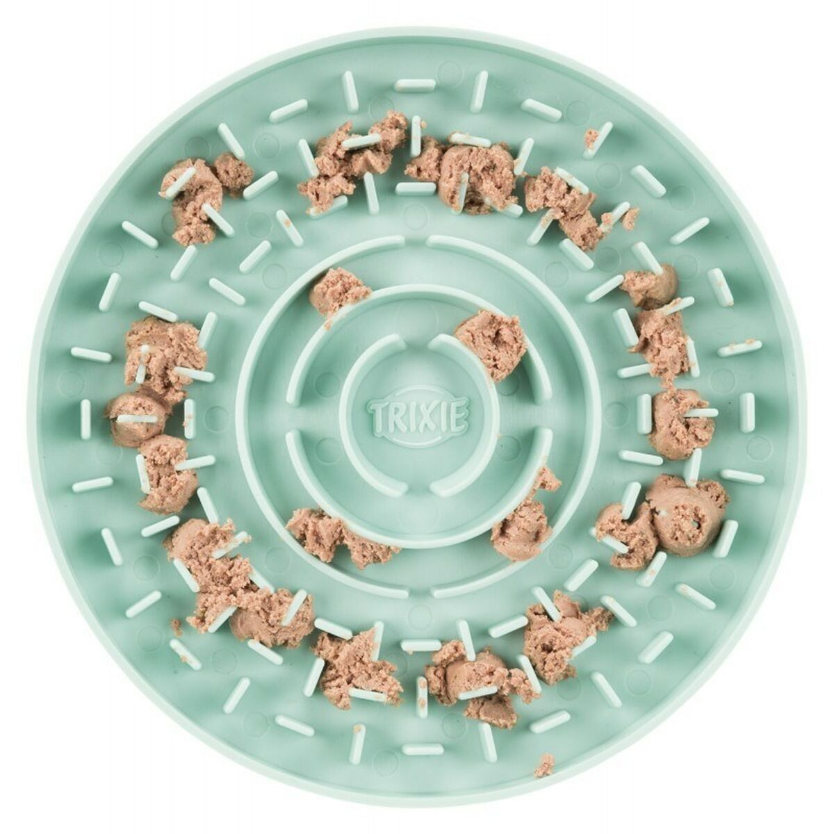 Un comedero lento verde menta con trozos de comida húmeda. El cuenco tiene un diseño de laberinto y la marca 'TRIXIE' en el centro.
