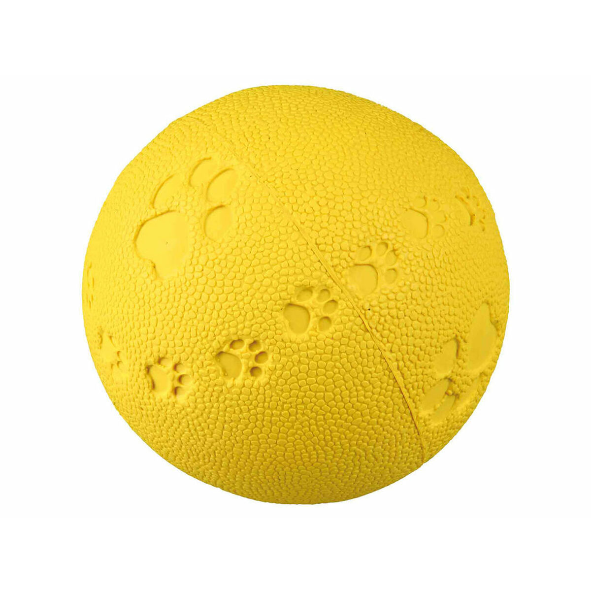 Una pelota amarilla para perros con huellas de patas. La pelota tiene una superficie texturizada y está aislada.