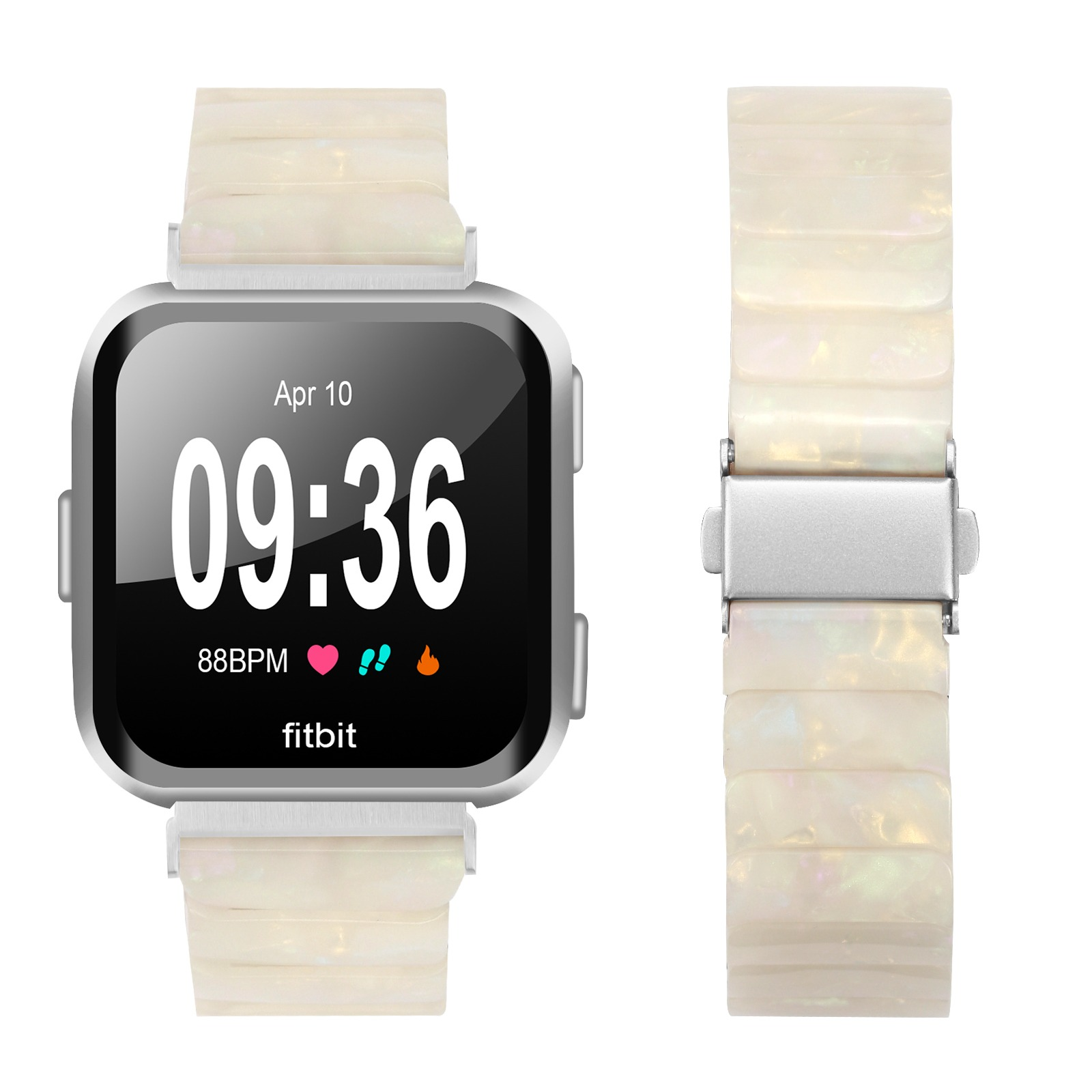 Eine Fitbit-Smartwatch mit einem perlmuttartigen Armband. Das Zifferblatt zeigt die Uhrzeit und Gesundheitsmetriken an. Ein zusätzliches Band wird ebenfalls gezeigt.