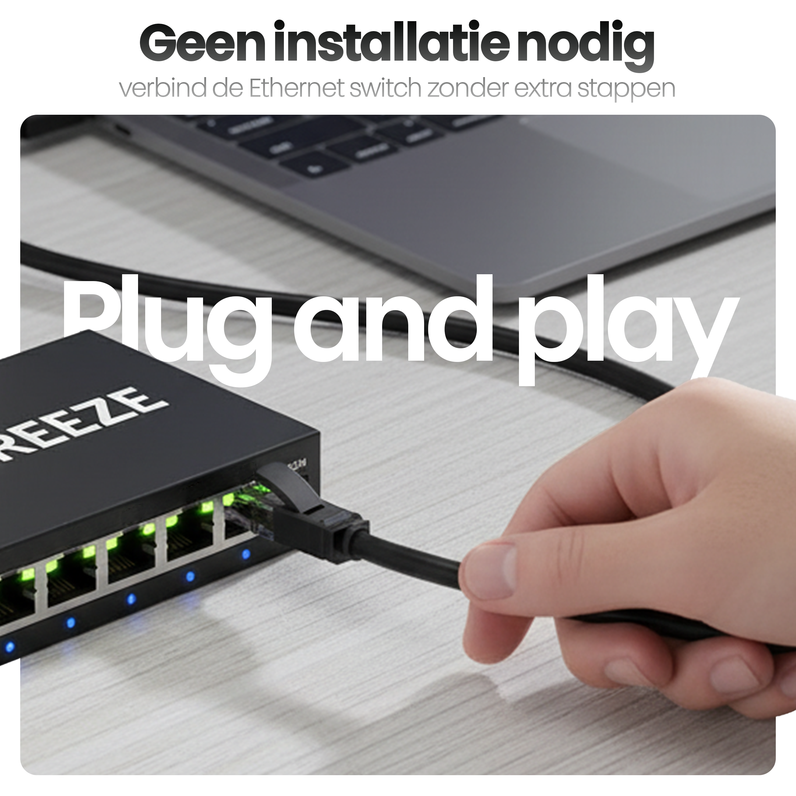 Een hand steekt een zwarte Ethernetkabel in een zwarte switch. Een laptop staat op de achtergrond. De tekst zegt 'Plug and play'.